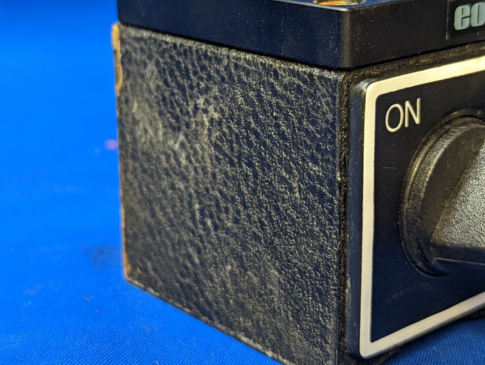 EDMUND INUSTRIAL OPTICS 50MM SQUARE MAGNETIC BASE W/ ON/ OFF SWITCH