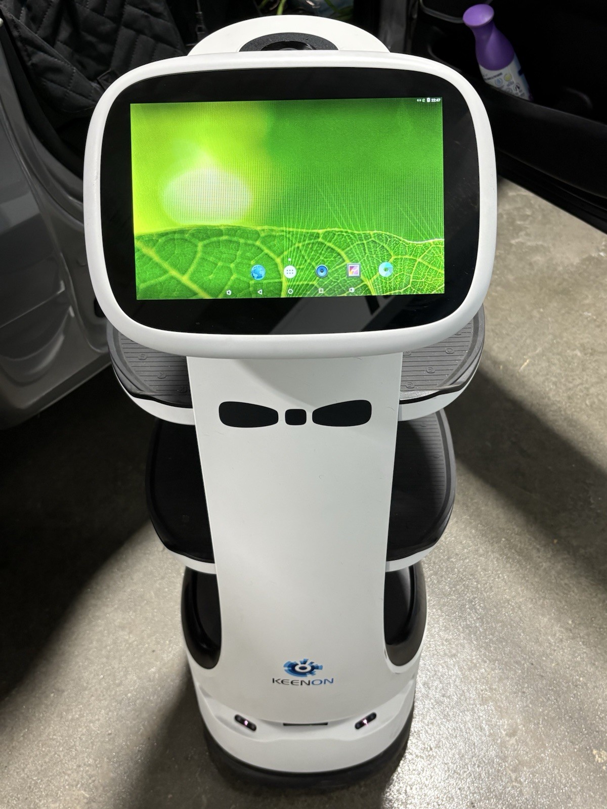 Keenon Dinerbot T8 – Personal Assistant Service Robot