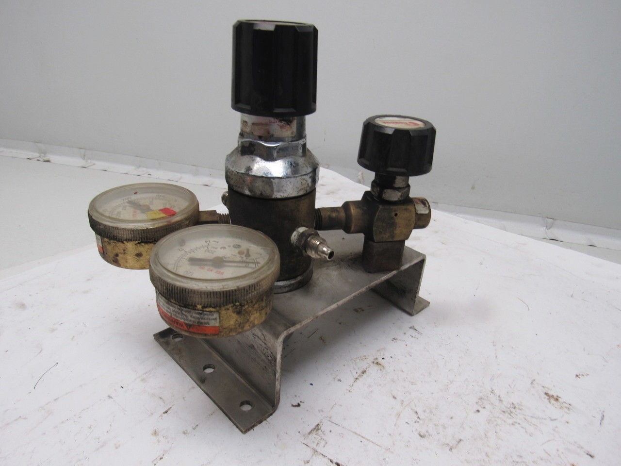 Concoa 6012324-01-320 Dual-stage Regulator Compressed Gas Regulator