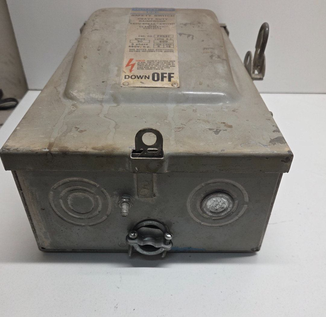 GOULD ITE 30A 480V 3PHASE FUSIBLE SAFETY SWITCH FR351