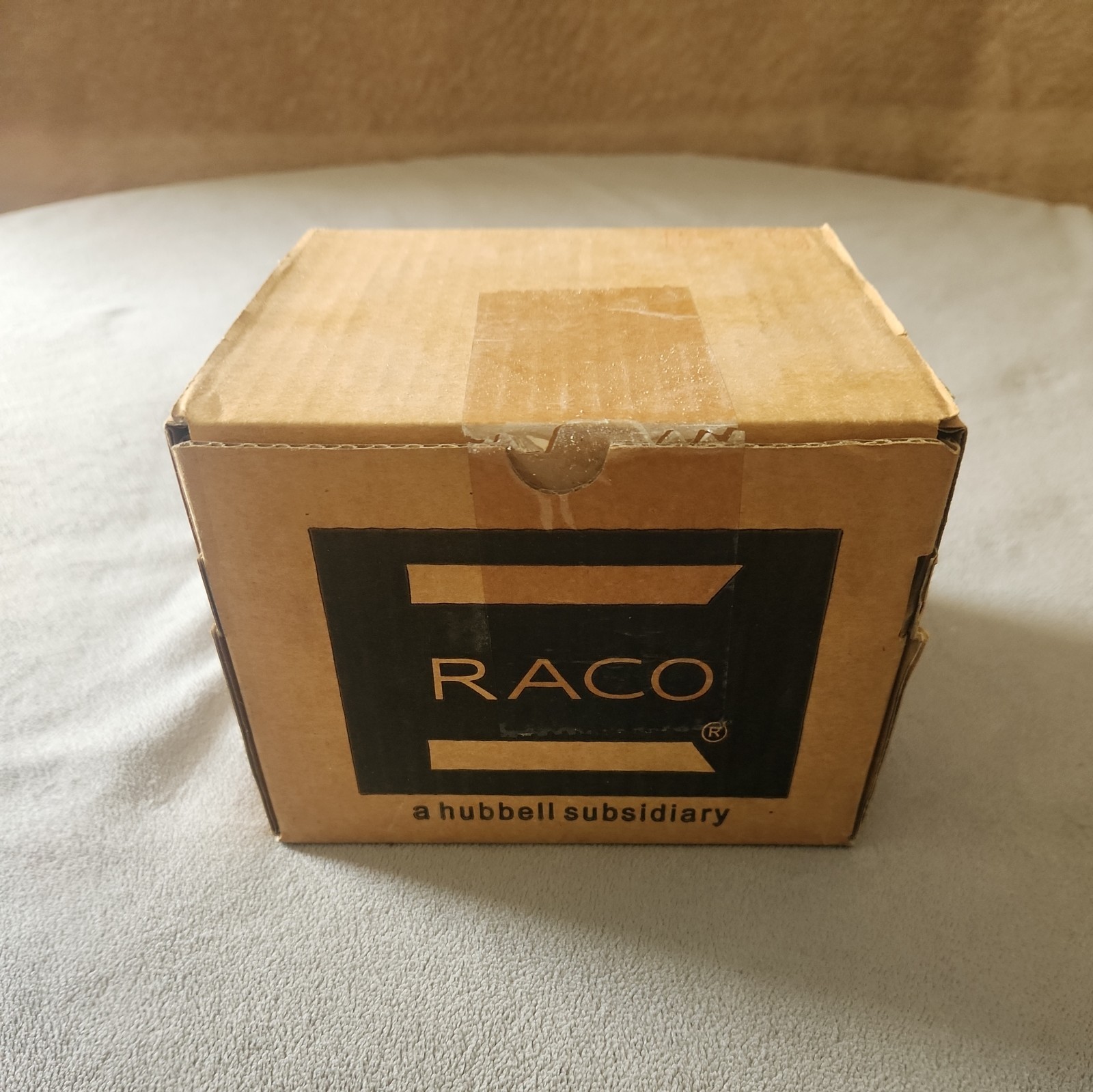 HEBBELL RACO 2966RT 4″ Insulated Raintight Compression Connector for EMT Conduit