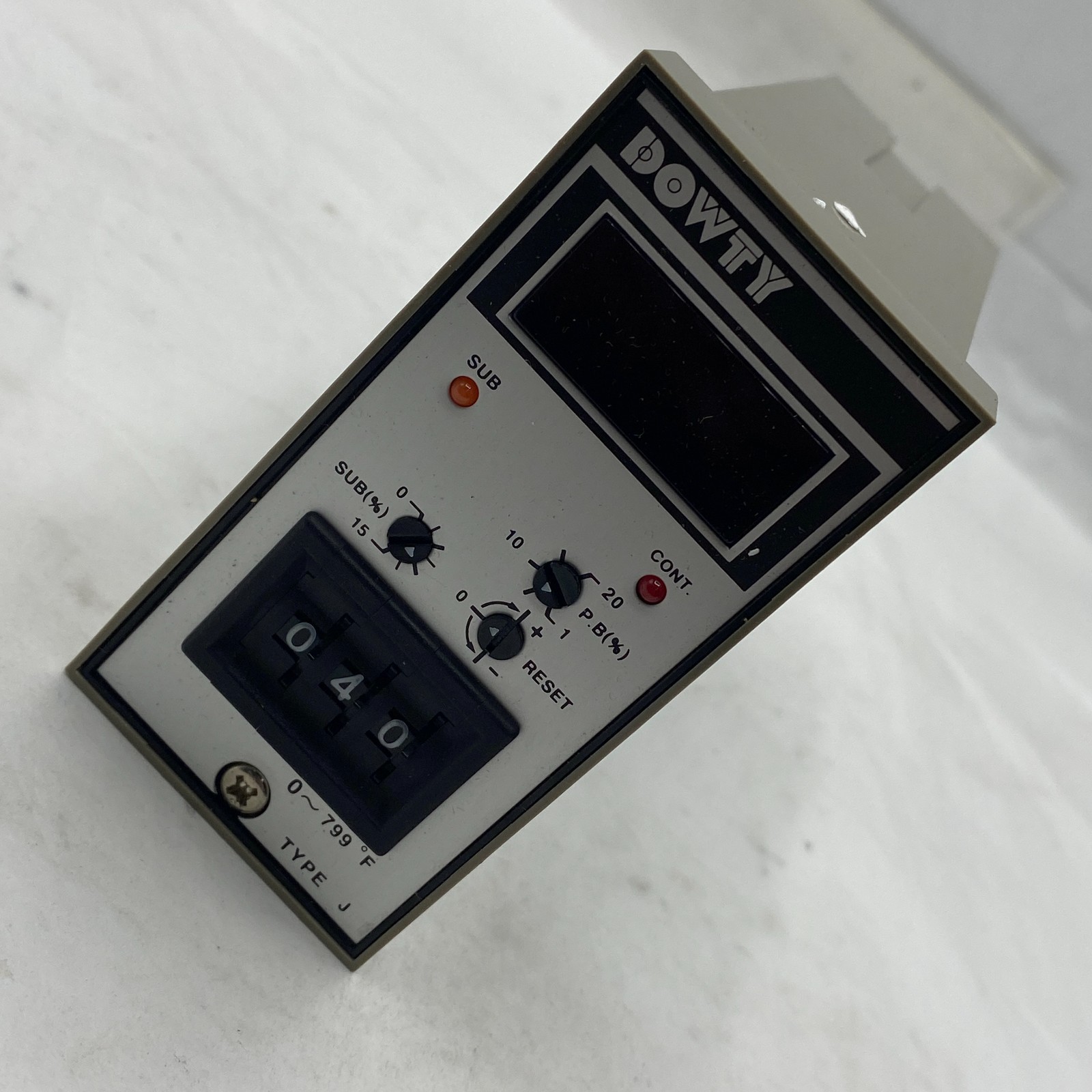 Dowty Electronics DD5-05H4CVM Temperature Controller Type-J 220-246152210 ✅