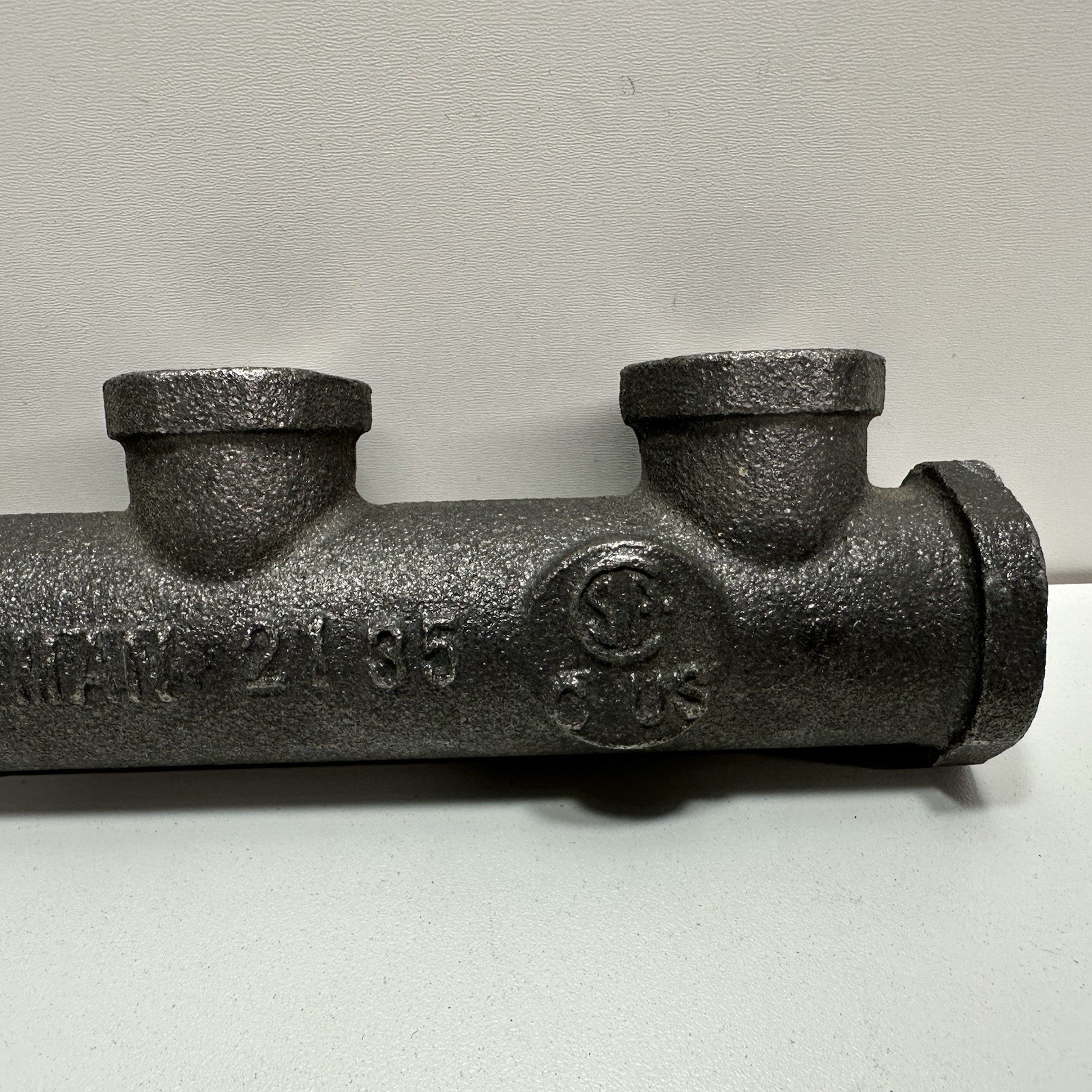 New 2 Gastite 3 Portman 2135 Manifold Cast 3 NPT Port (3/4″ x (3) 1/2″ x 1/2″)