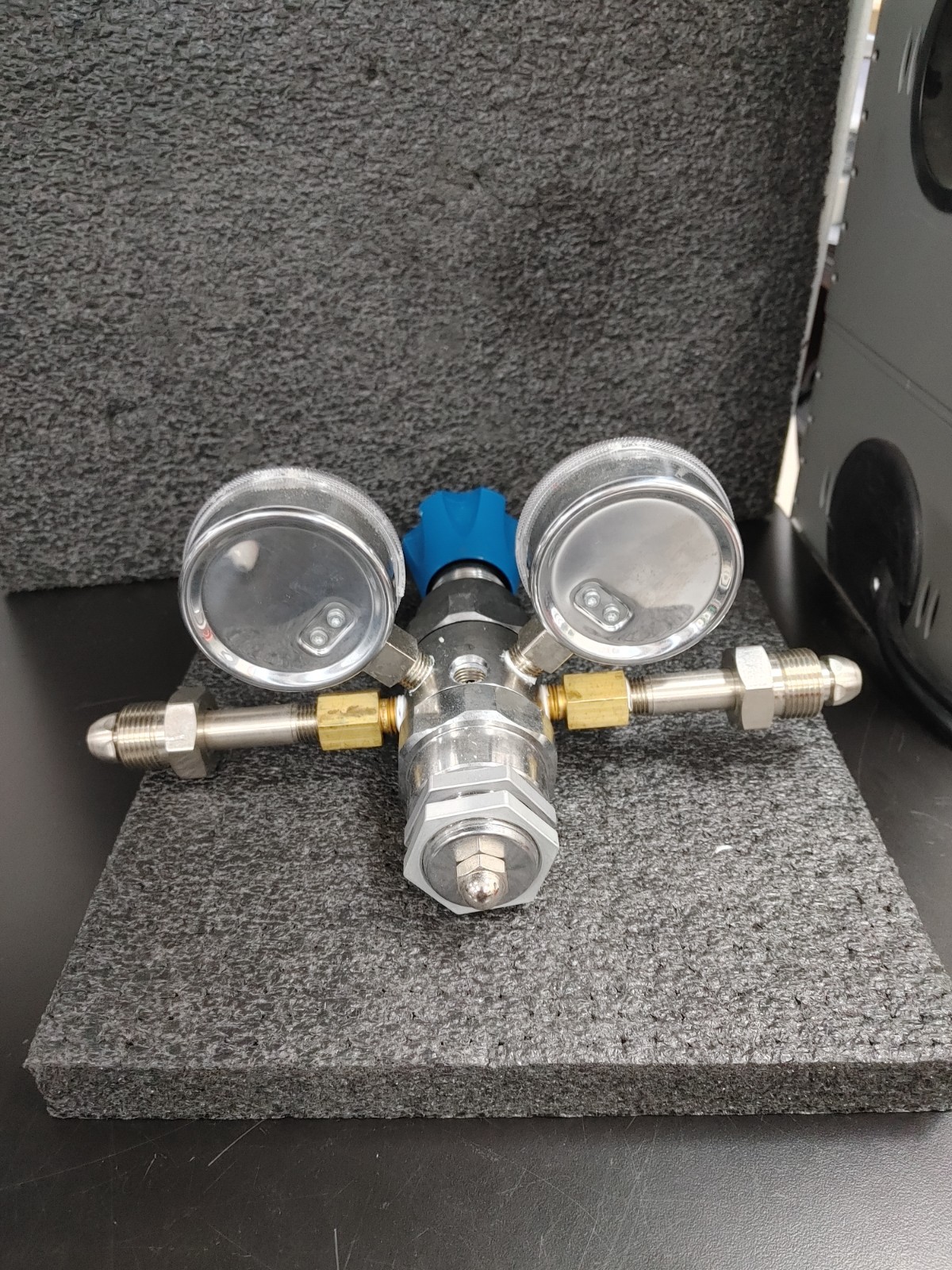 MATHESON High Purity Regulator with Pressure Gauges