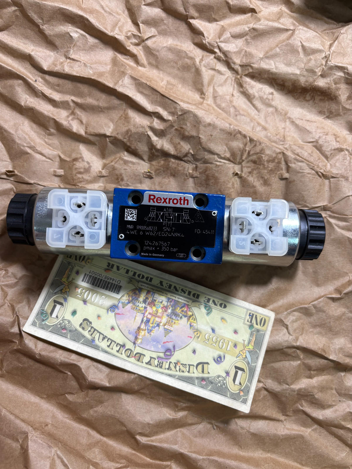 4WE6W62/EG24N9K4 NEW REXR0TH VALVE R900568233 / MADE IN GERMANY