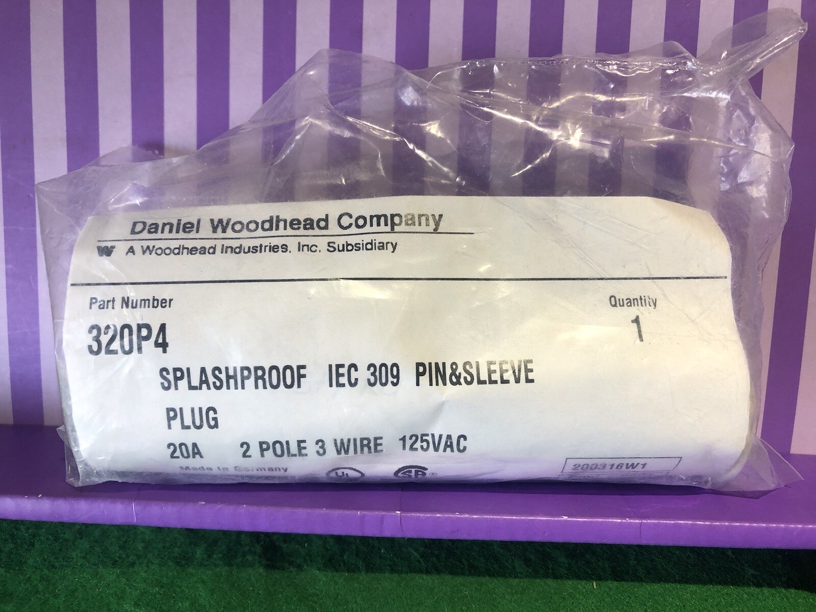 BRAND NEW SEALED WOODHEAD / 320P4 SPLASHPROOF PIN&SLEEVE PLUG 20A 125V