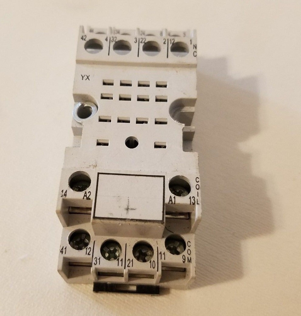 Allen Bradley 700-HN103 Series C Relay Socket 10A 300V 700HN103