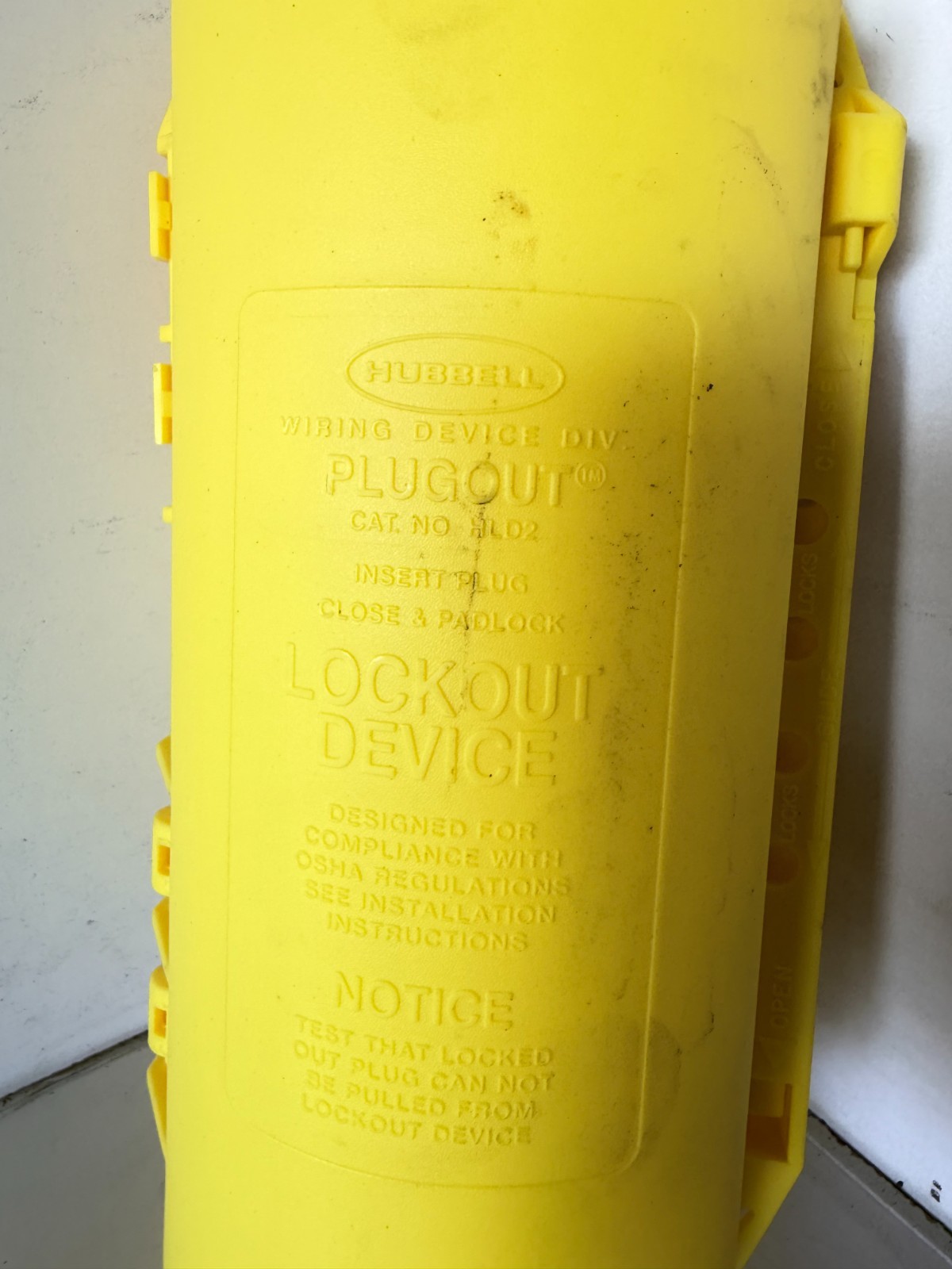 Hubbell HLD2 Plugout Lockout Device High Visibility Yellow (43)