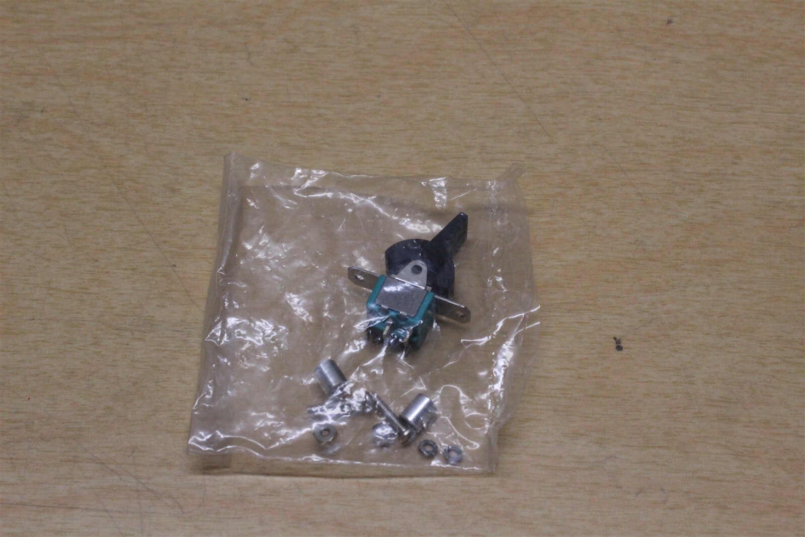 NEW Electroswitch Rocker sw.B221J22Q2 *FREE SHIPPING*