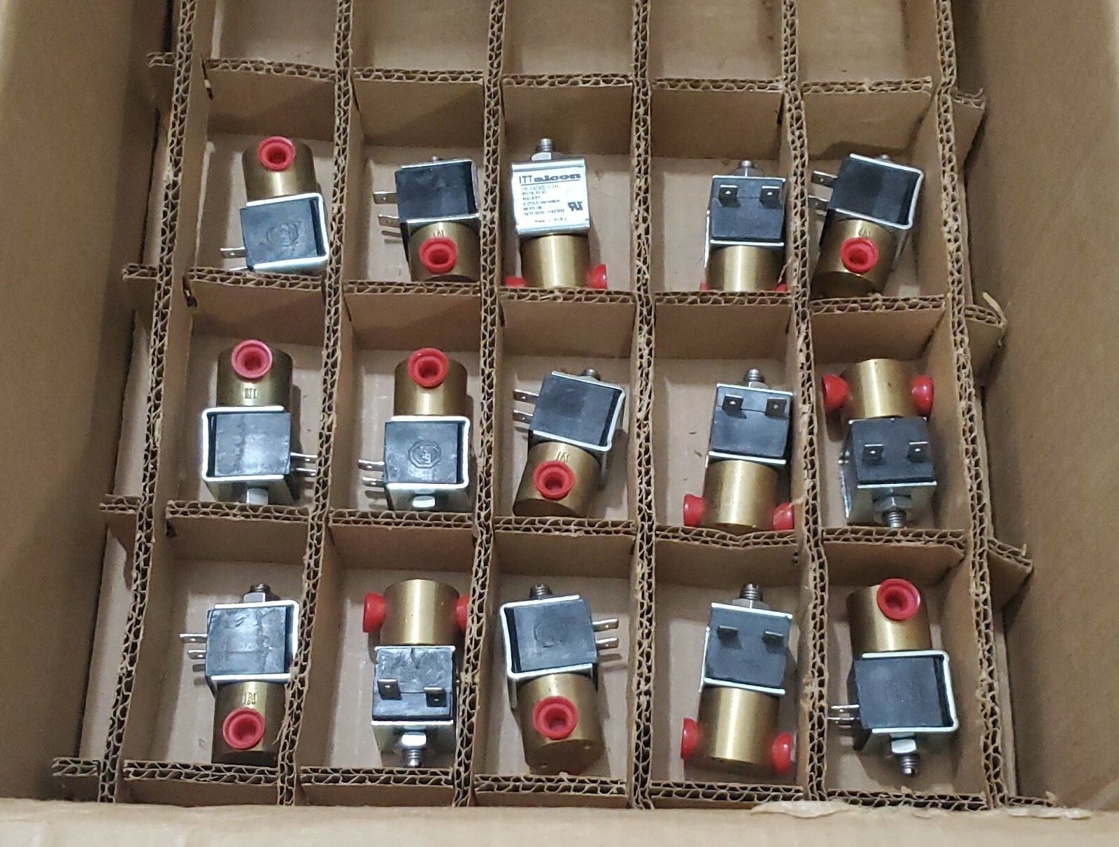 *NEW* ITT Alcon 01AZ045C1-1EAA 1/8″ NPT Brass Body Solenoid Valve 24Vac Warranty