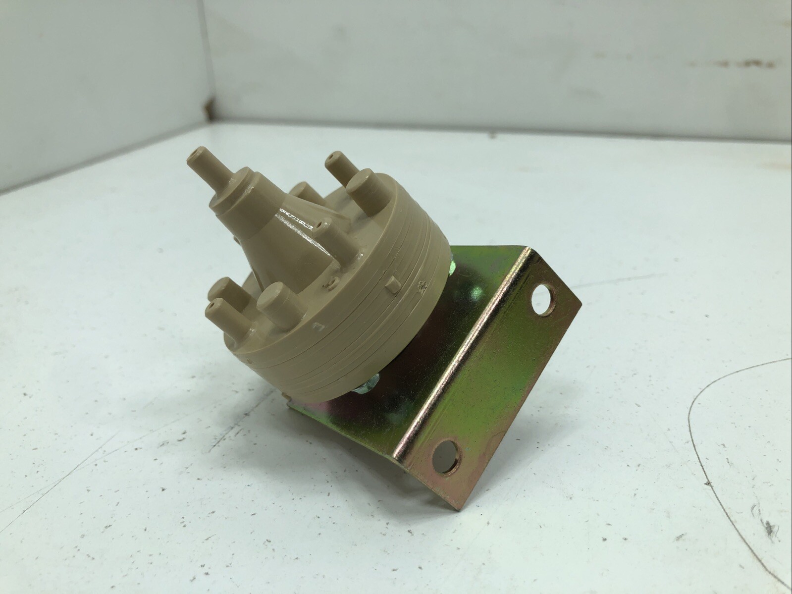 KMC INC. RCC-15 02 High Capacity Reversing Relay w/ Bracket