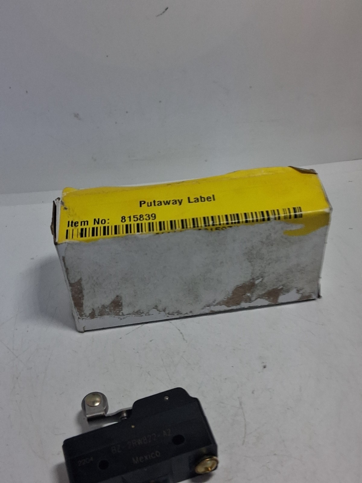 HONEYWELL BZ-2RW822-A2 LIMIT SWITCH ROLLER LEVER 15A 125, 250 OR 480VAC NIB