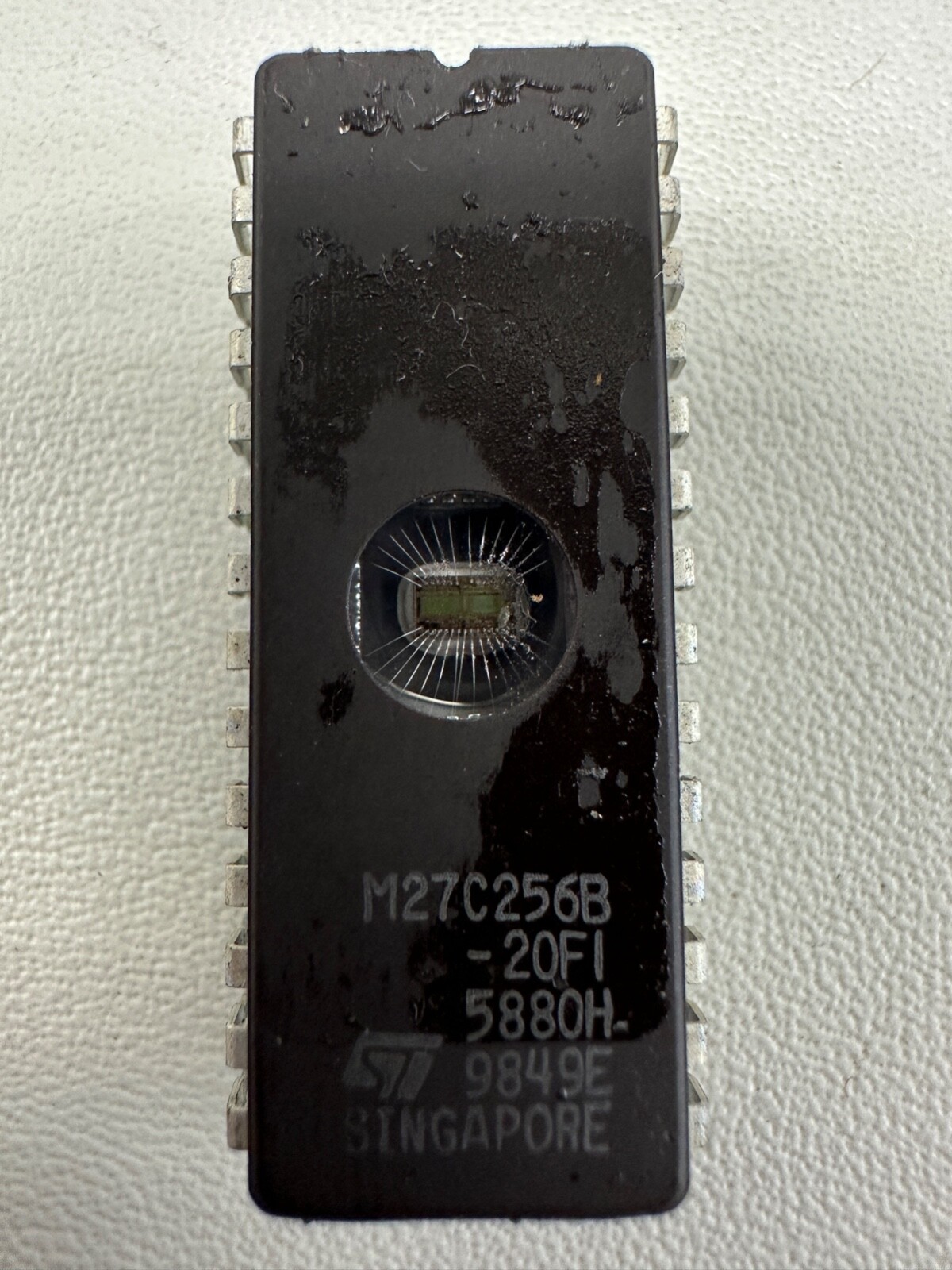 ST MICRO M27C256B-20F1 EPROM, 32K x 8, 28 Pin, Ceramic, DIP; LOT OF 12