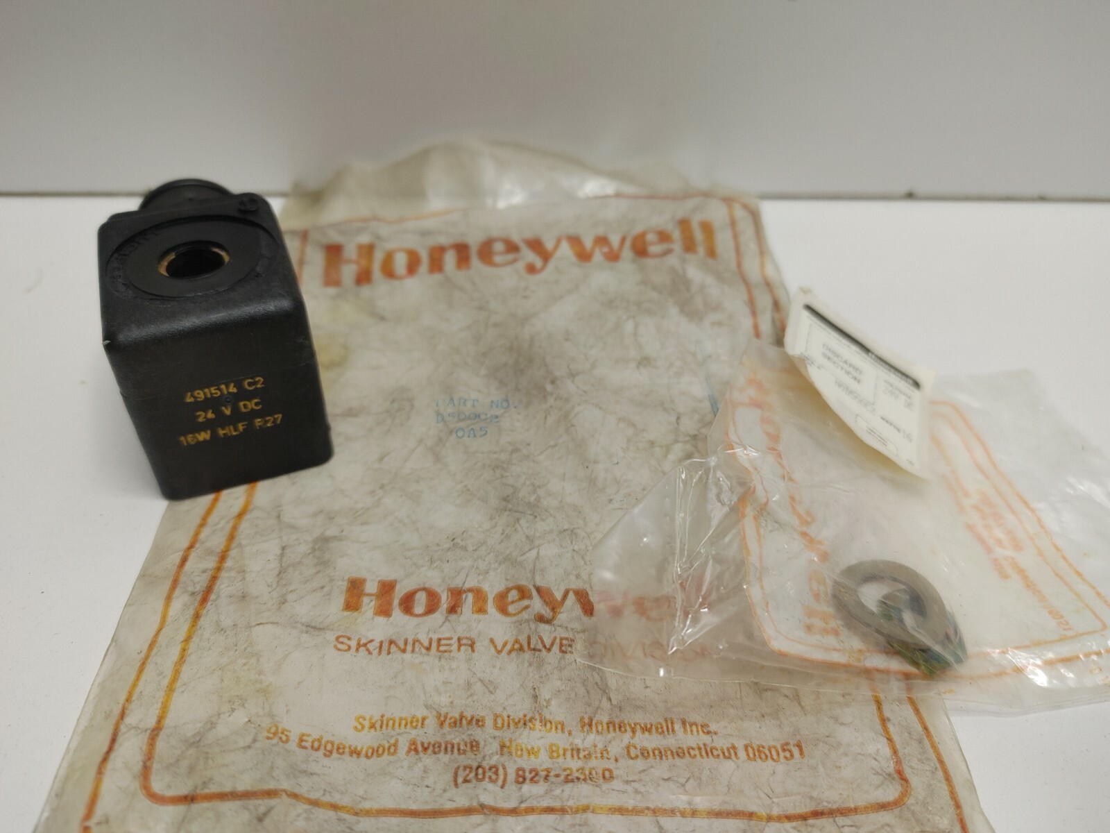 NEW OLD STOCK! HONEYWELL 24V SOLENOID COIL KIT D500C2