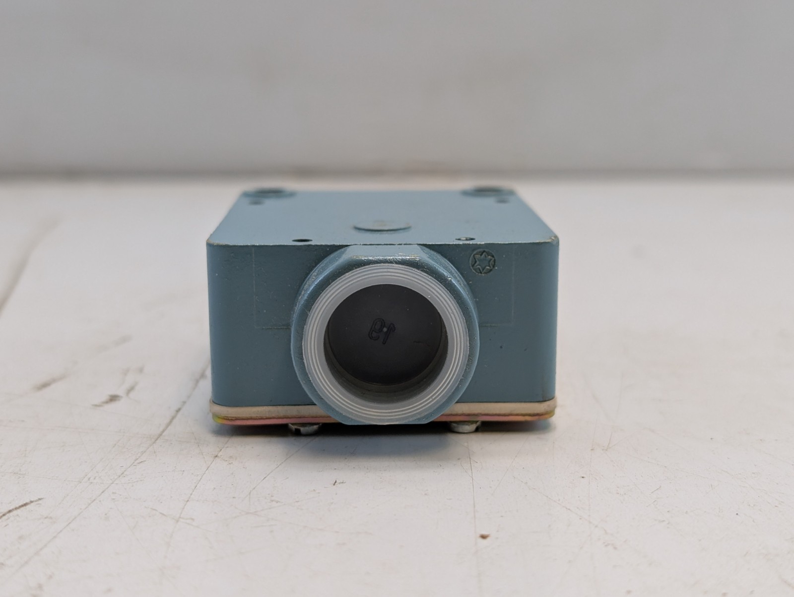 TELEMECANIQUE XCKL115 LIMIT SWITCH
