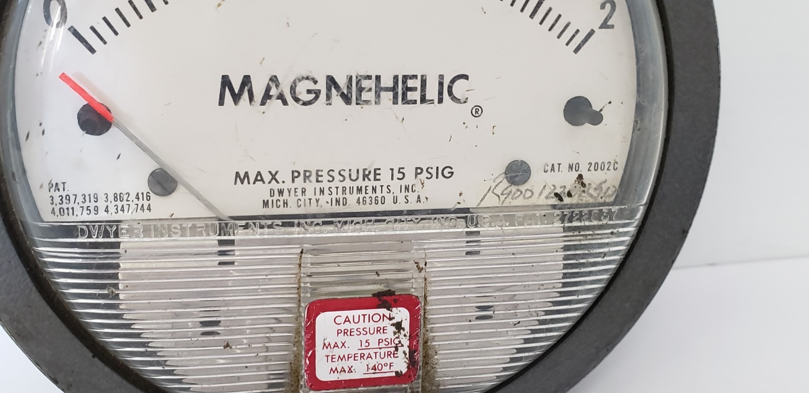 MAGNEHELIC 0-2″ OF WATER PRESSURE GAUGE, 15 PSIG, CAT NO. 2002C