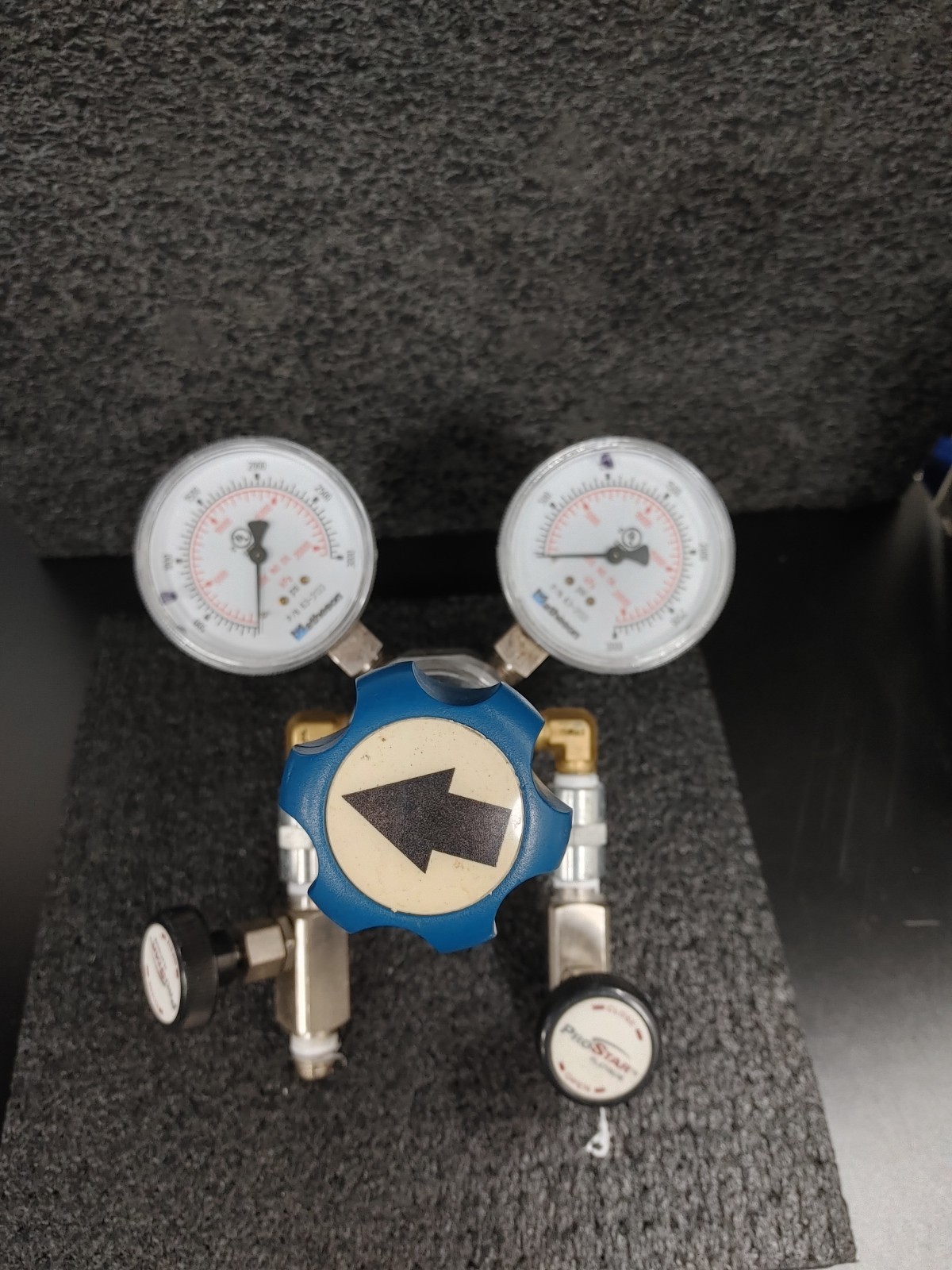 MATHESON High Purity Regulator with PROSTAR Valve X2 and Pressure Gauges