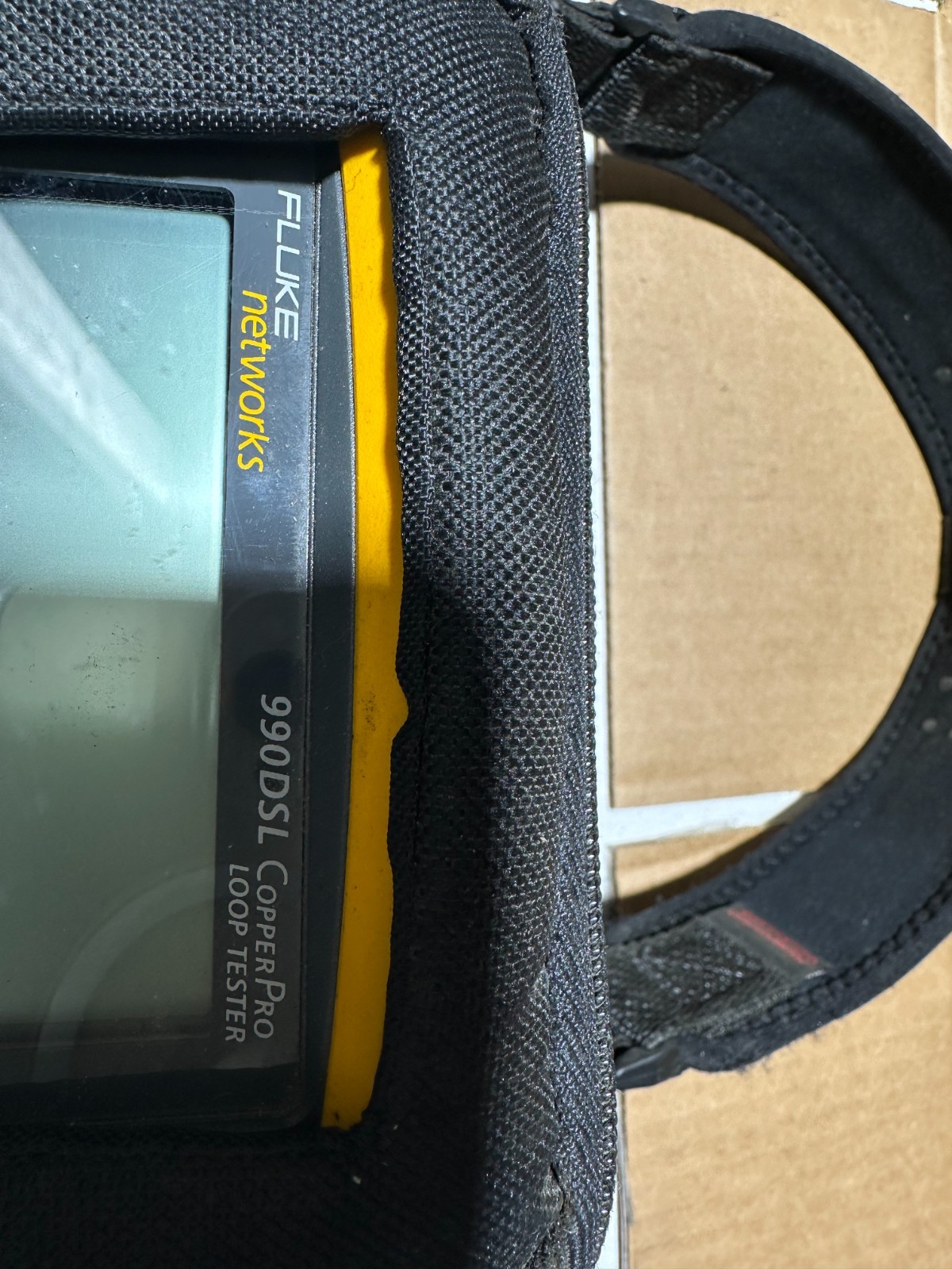 FLUKE 990DSL WITH CASE WIRES POWERS ON