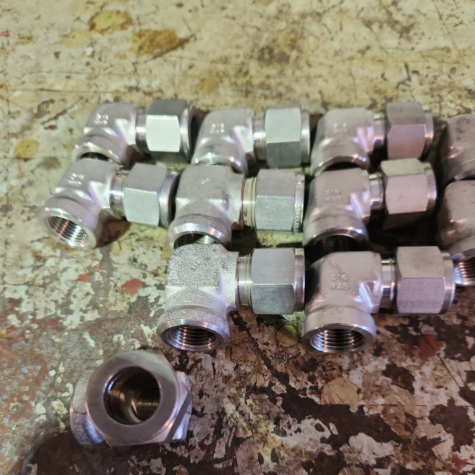 SWAGELOK 1/2″ FEMALE NPT 90° STAINLESS ELBOW TO 3/8″ TUBE OD lot of 11