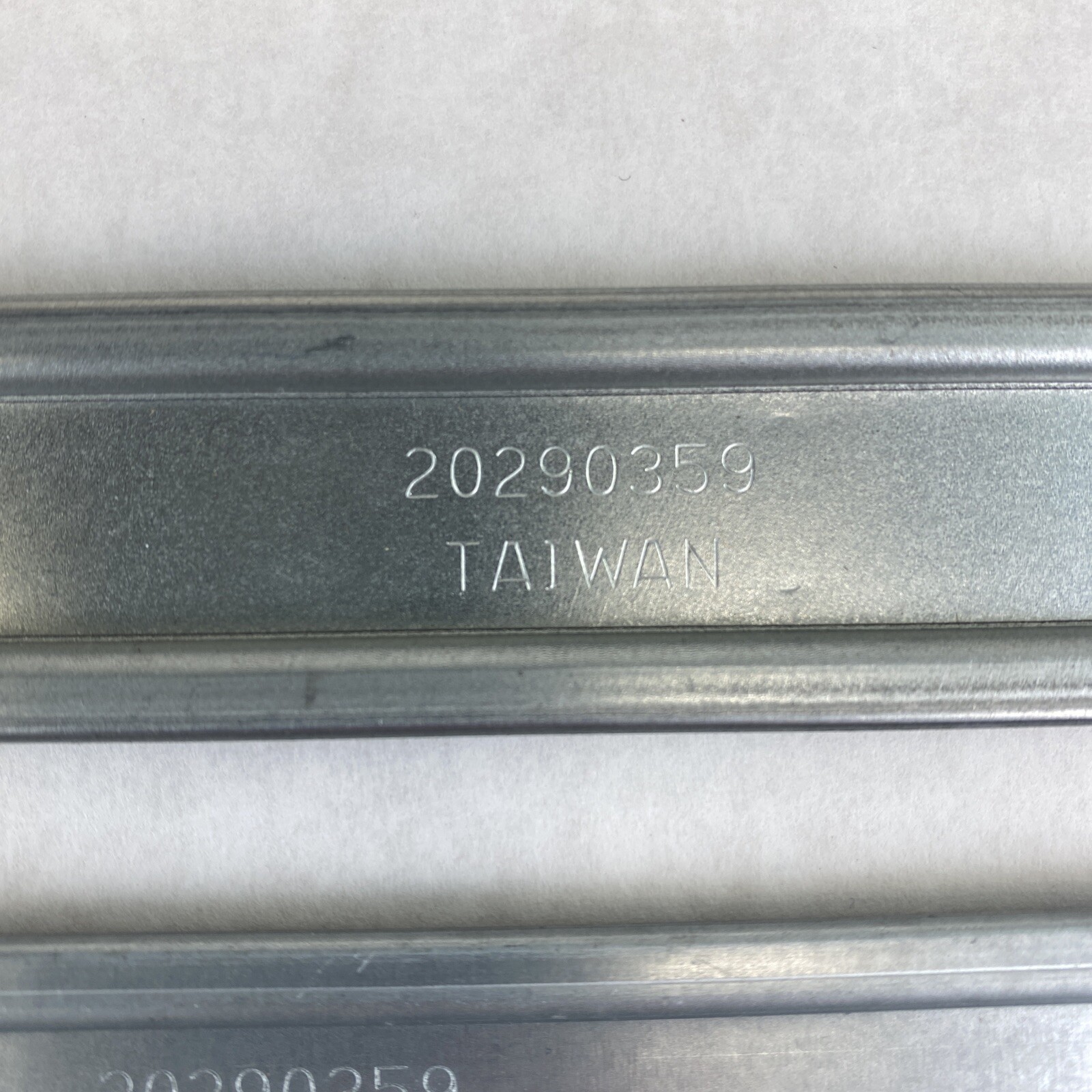 Server rail drawer slides 714515-002 REV D 2117 20290359 27-5/8″ x 1″ Lot of 3