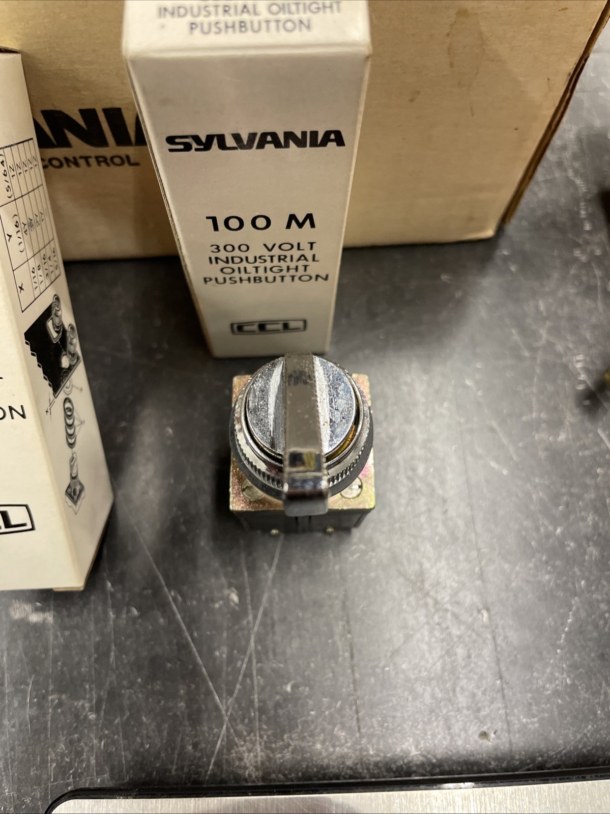 Lot o 3 New Vintage Sylvania 100M-CG9ZB Selector Switch 300V Industrial Oiltight