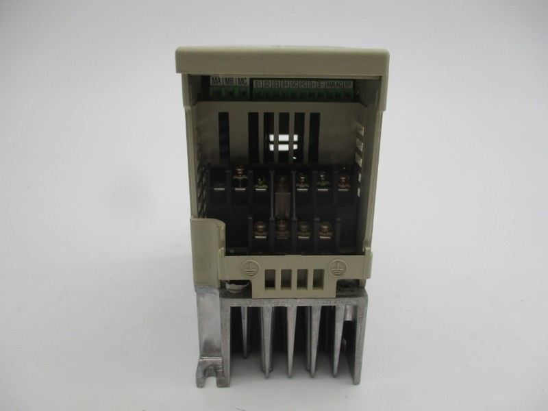 YASKAWA CIMR-V7CCB0P4 200-240V 7.4A UNMP