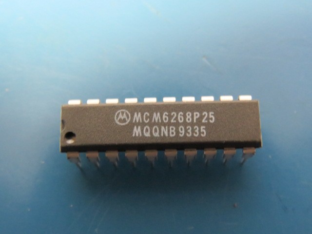 MOTOROLA MCM6268P25 Qty of 20 per Lot 4Kx4 2545nS SRAM CMOS 68