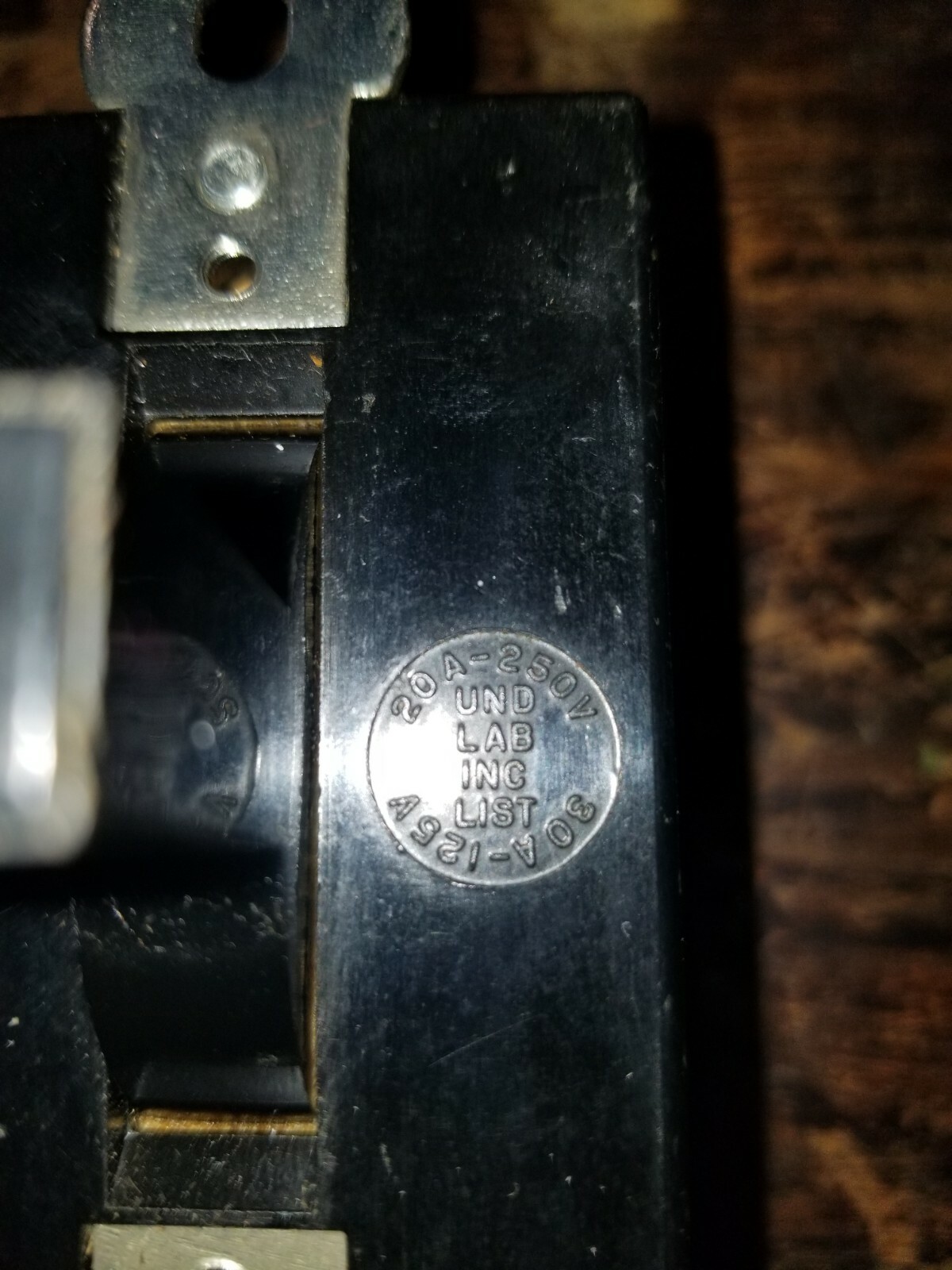 Arrow H&H 8504 2HP 250V Circuit breaker