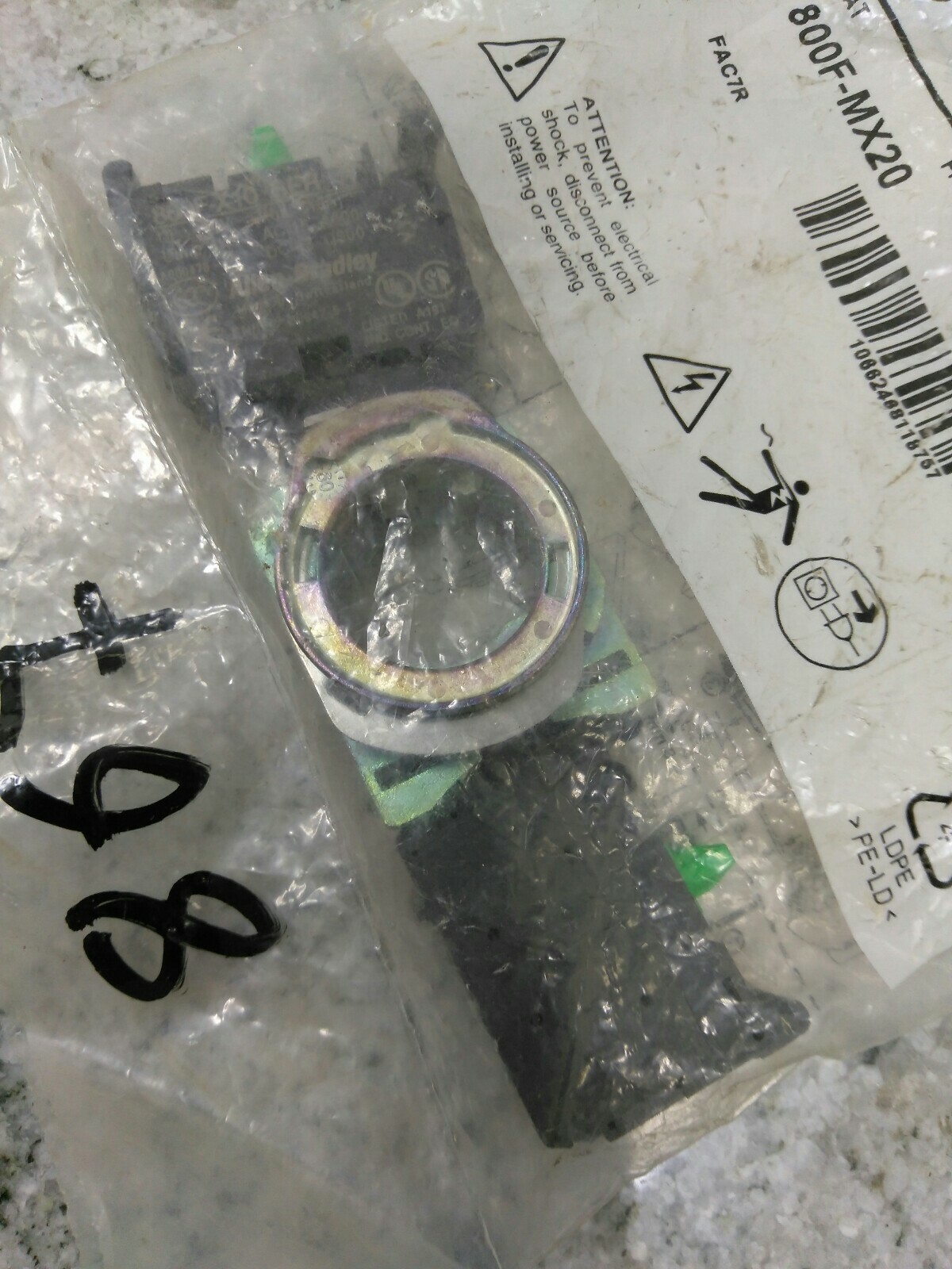 ALLEN-BRADLEY/ 800F-MX20/ CONTACT CARTRIDGE/ WITH LATCH/ SER A/NEW (B1E1UP