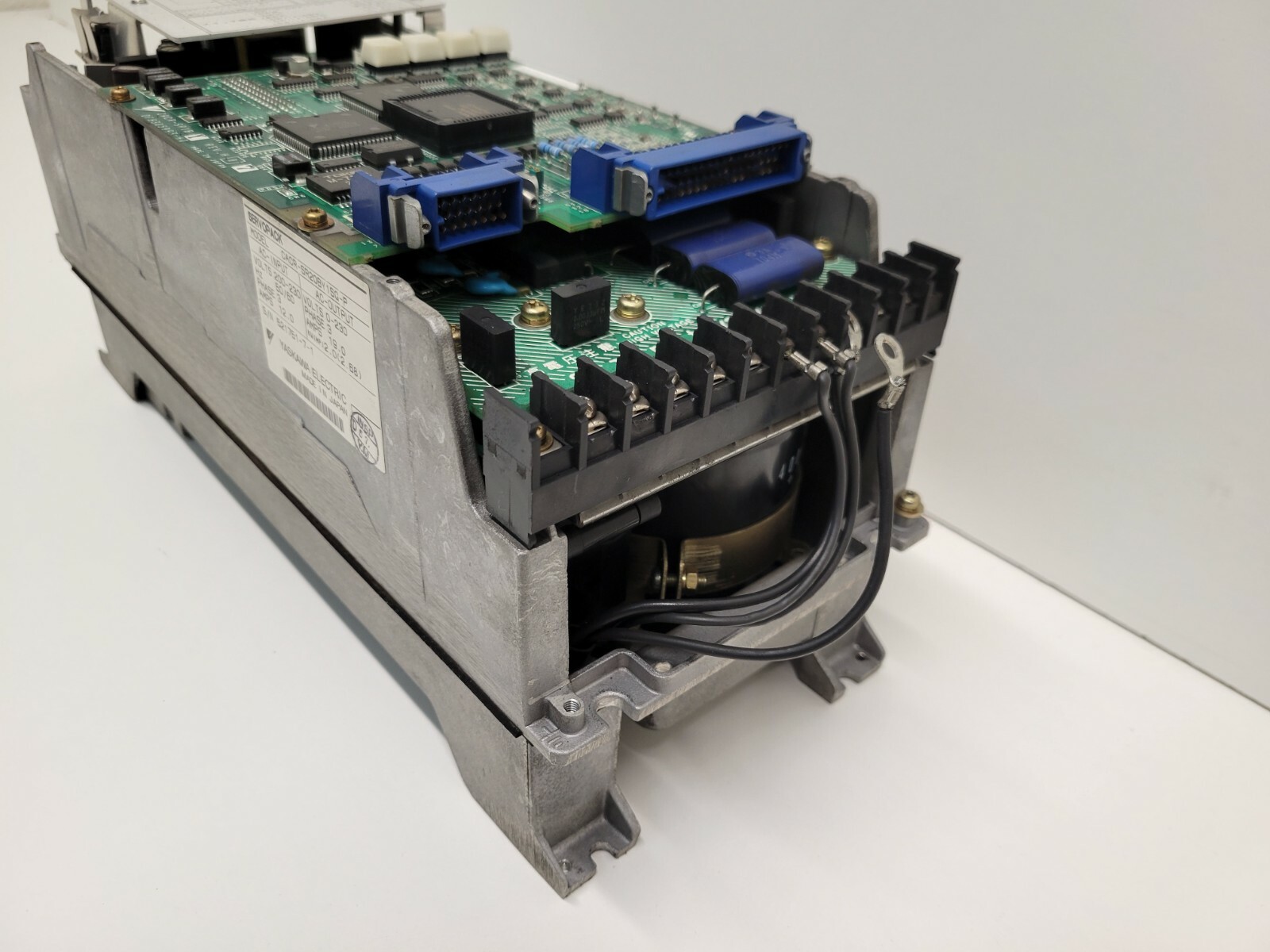 GOOD USED! YASKAWA ELECTRIC SERVOPACK 3PHASE 2KW CACR-SR20BY1SG-P