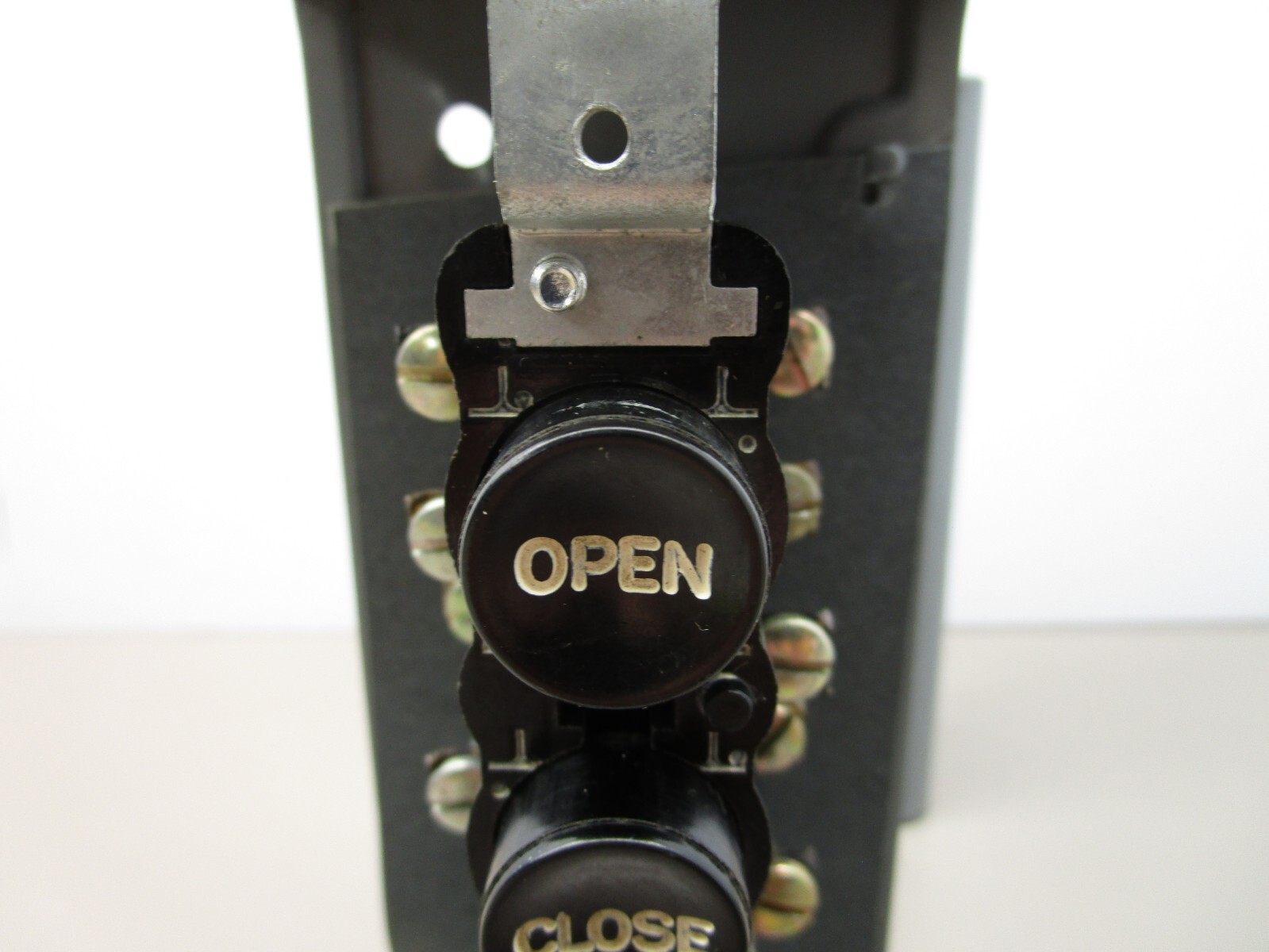 Cutler Hammer 10250H2953A Push Button Switch Box OPEN – CLOSE – STOP