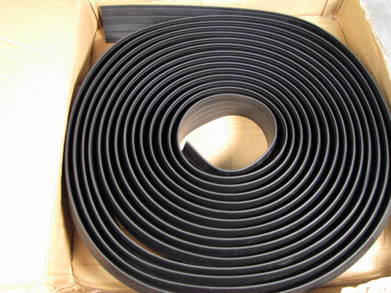 50′ x 3-1/8″ Door Threshold Weather Stripping w/ Ridge NEW See Pictures