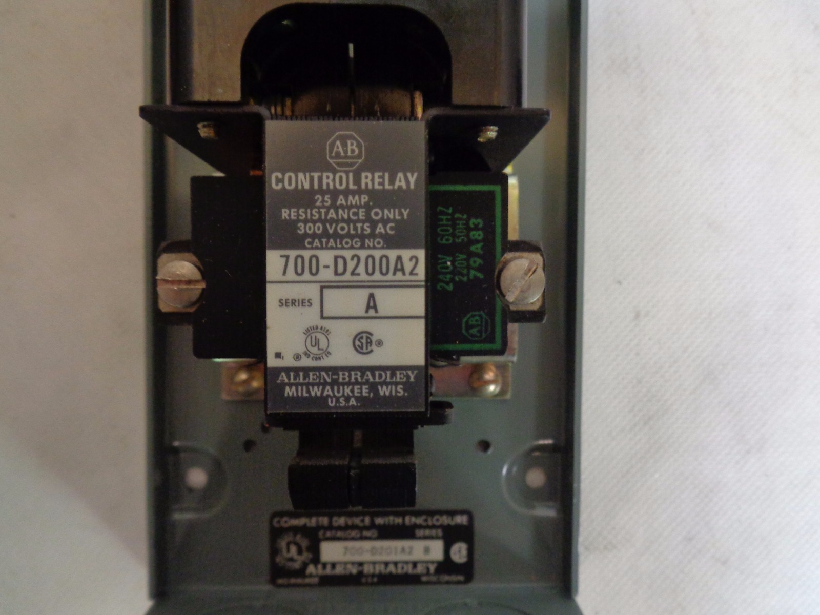 NEW ALLEN BRADLEY 700-D201A2 SER B AC CONTROL RELAY 240 V