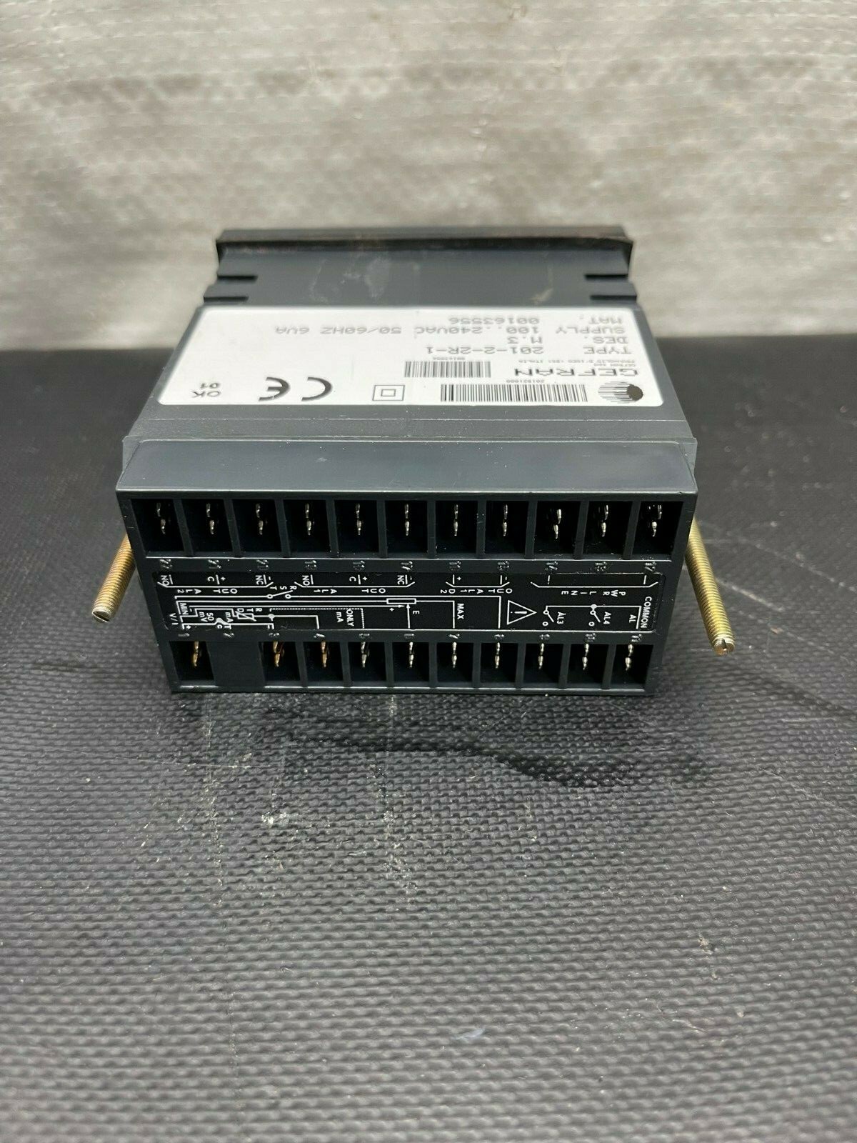 Gefran 201-2-2R-1, 240VAC, 50/60Hz, 6VA