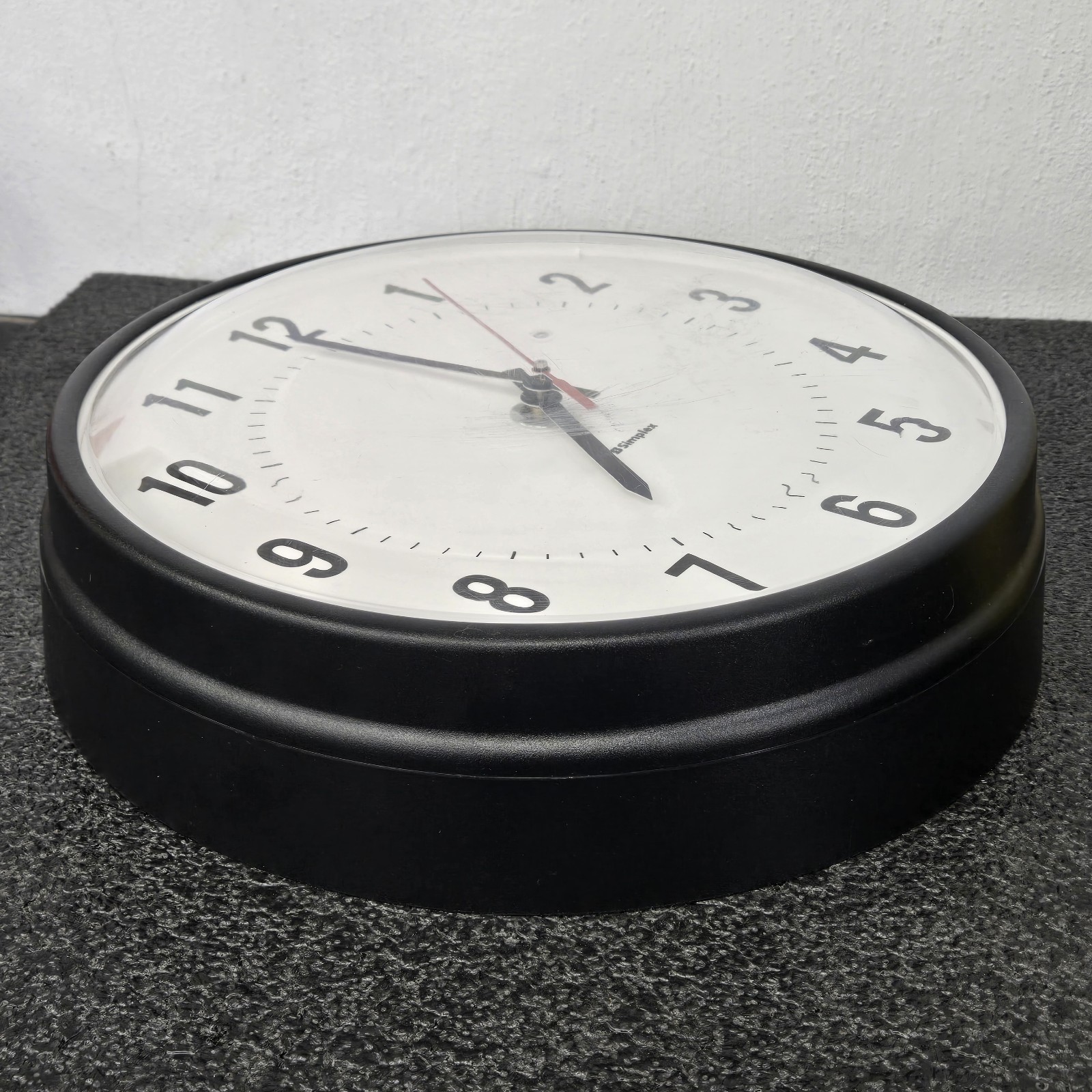 Used Simplex 12″ Synchronized Clock 115VAC 6310-9221 Surface Mount 0643512