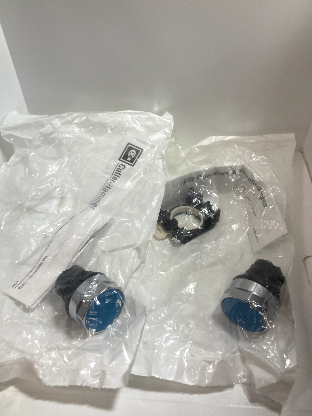 CUTLER HAMMER EM22P6 PUSHBUTTON OPERATOR FLUSH BLUE (LOT OF 2) NIB