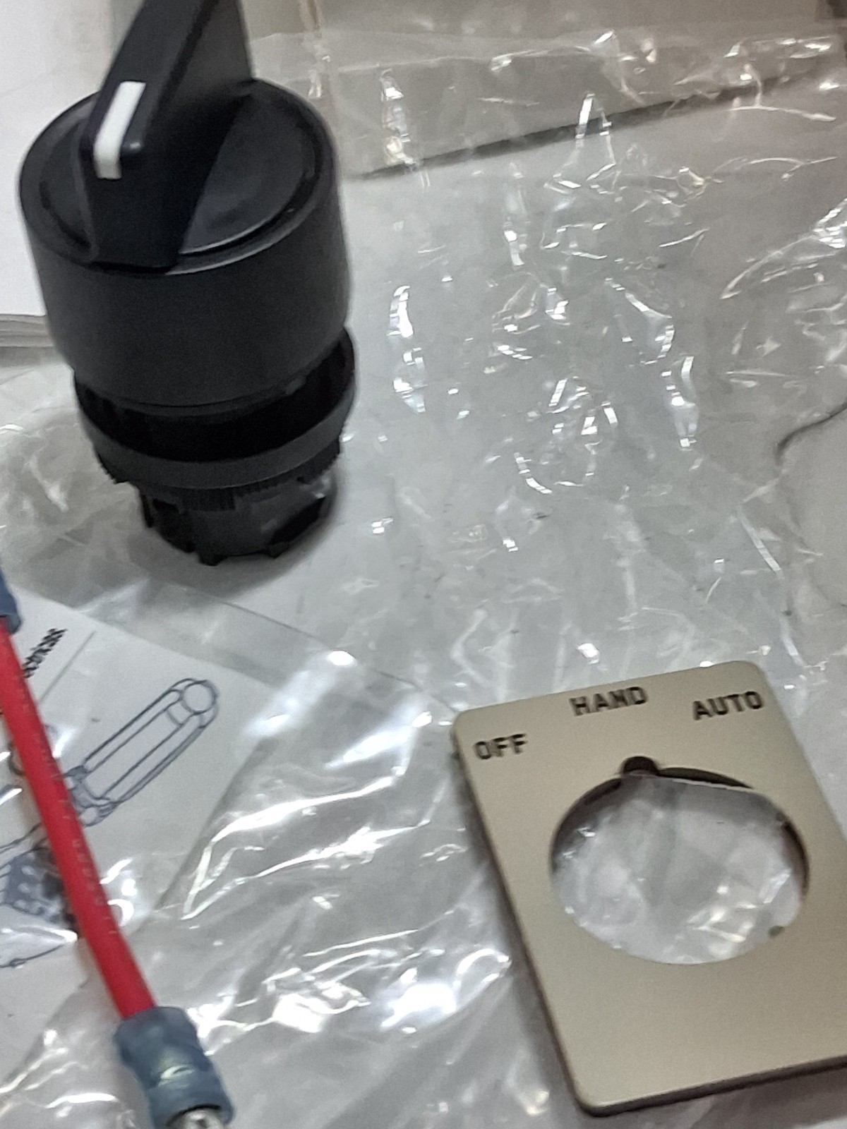 ALLEN BRADLEY 198-MT1 SELECTOR SWITCH 3 POSITION MAIN “HAND-OFF-AUTO SER D NIB