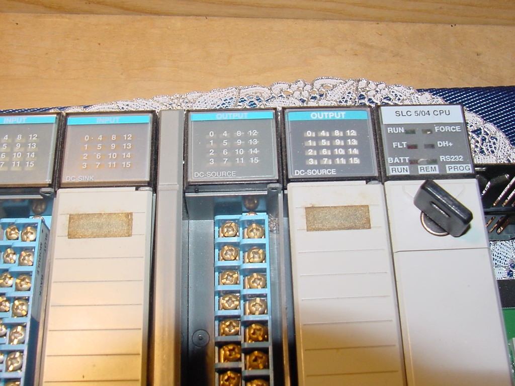 Allen Bradley PLC, SLC500 1746-A10 (2) SLC5/04 CPU, (2) DC-Source & (2) DC-Sink