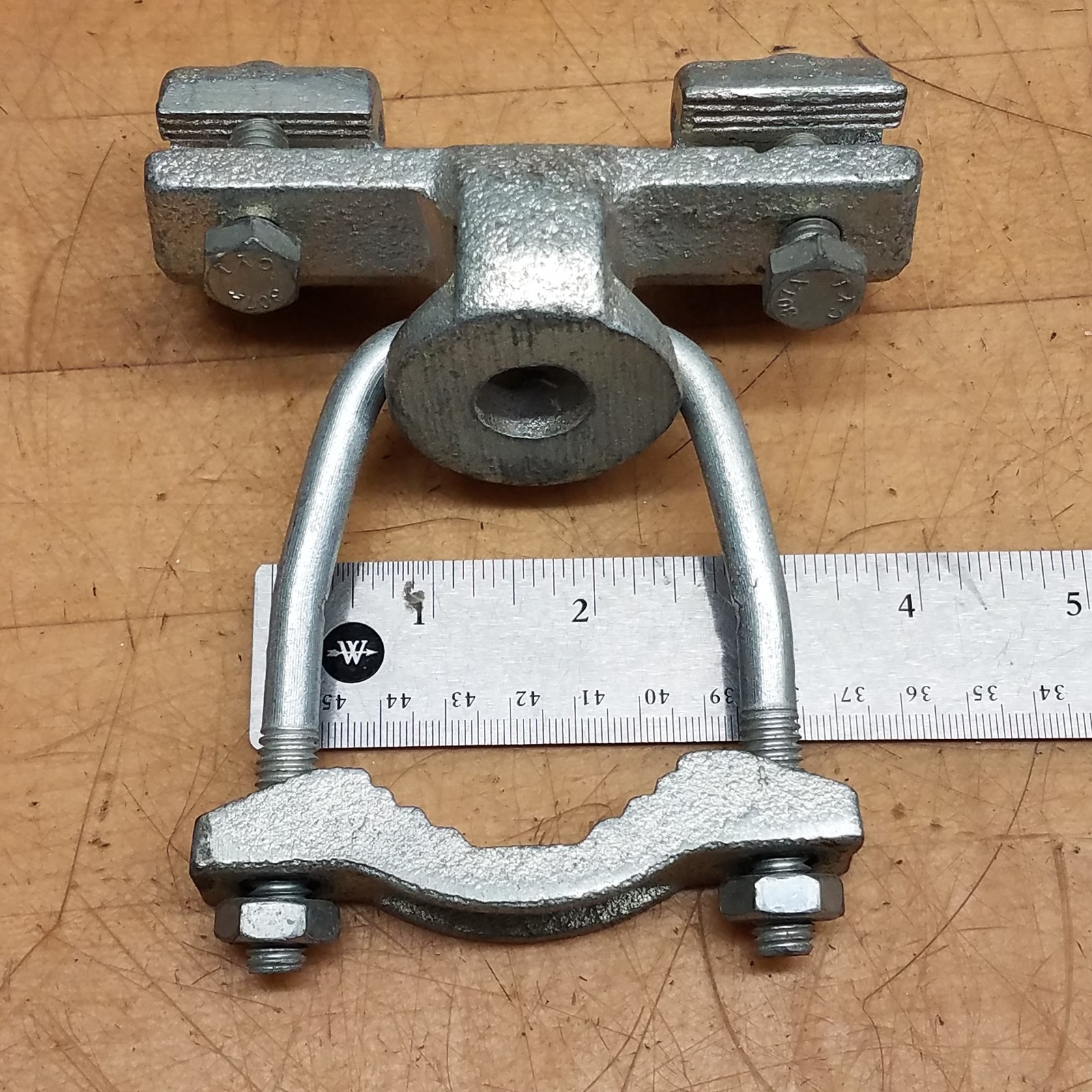 Thomas & Betts 6214 Cable Tray Clamp, Swivel Type Style 2, 1-1/2″ Conduit Size