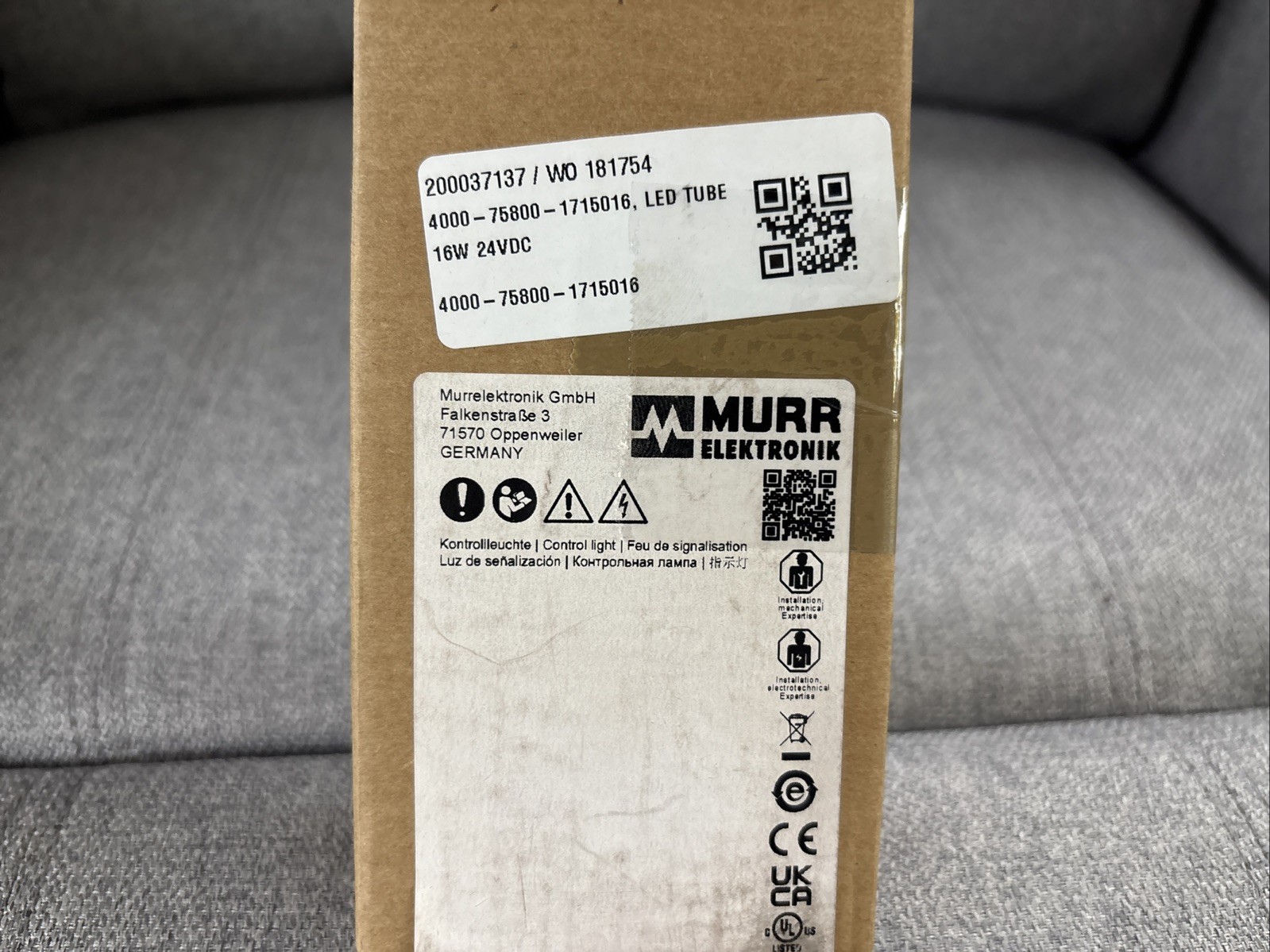 4000–7 5800–1715016, LED Tube 16W 24VDC￼