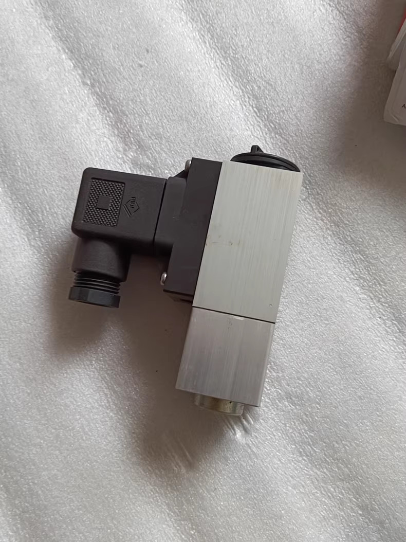 1PC New Danfoss MBC5100 Pressure Switch 061B000466 DHL/Fedex Quality Assurance