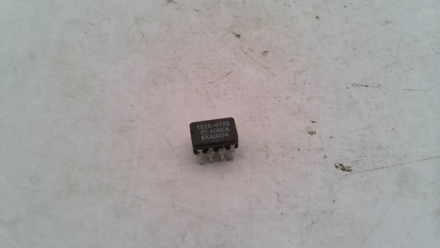 MOTOROLA KKAU004 8-PIN DIP IC 1826-0785
