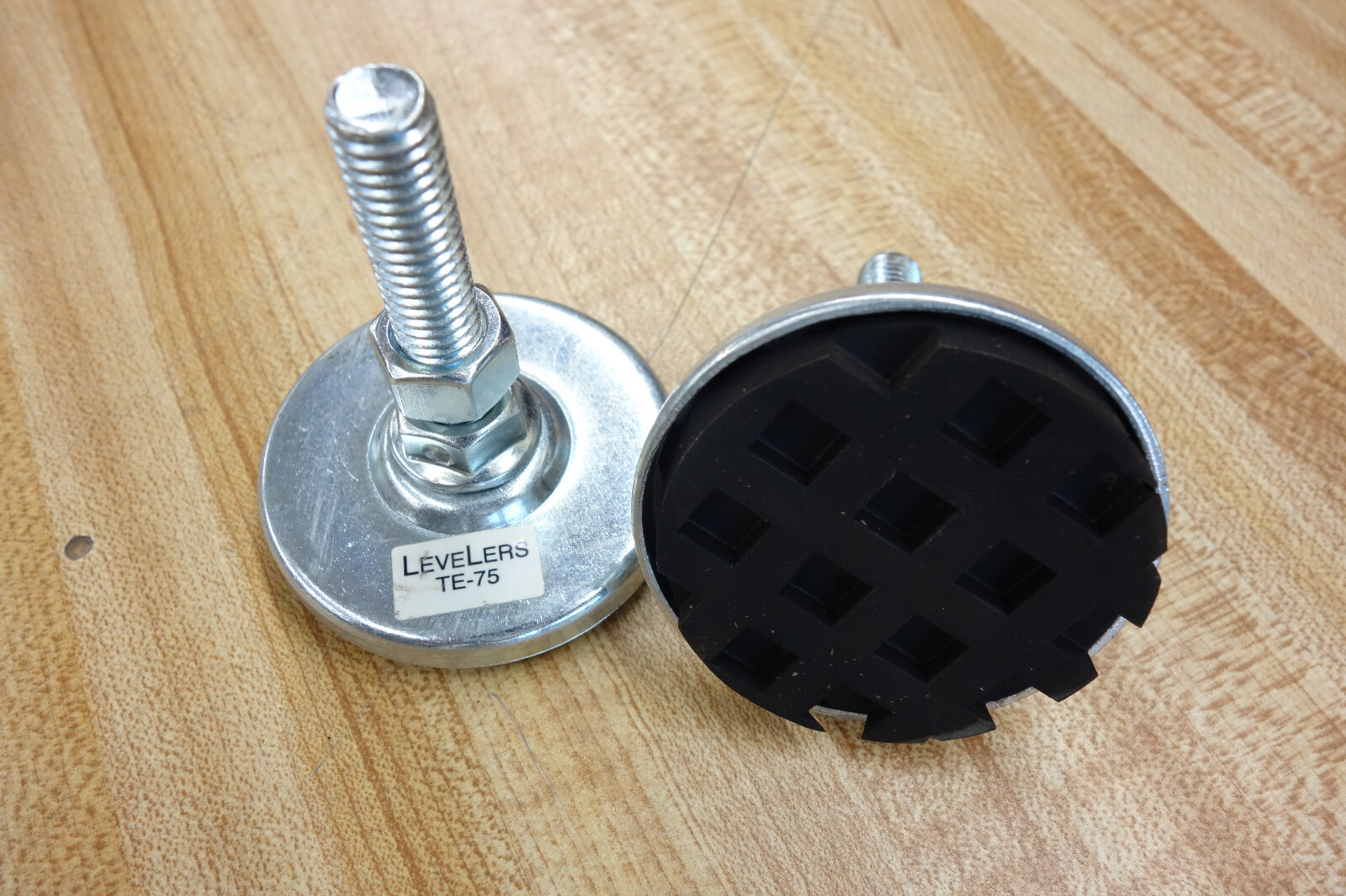 2pc LE-75 Tech Products Leveling Foot Mount 75lb 2-1/8″ Dia Rubber Pad 3/8″ Stud