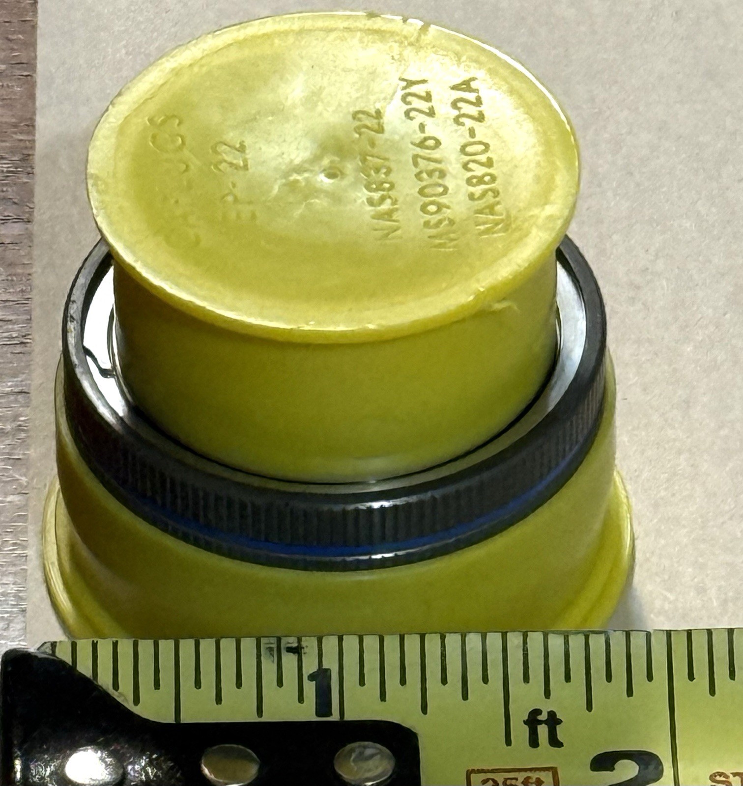 One SEALED AMPHENOL M83723/96W2212N 12 Position Circular Connector Plug