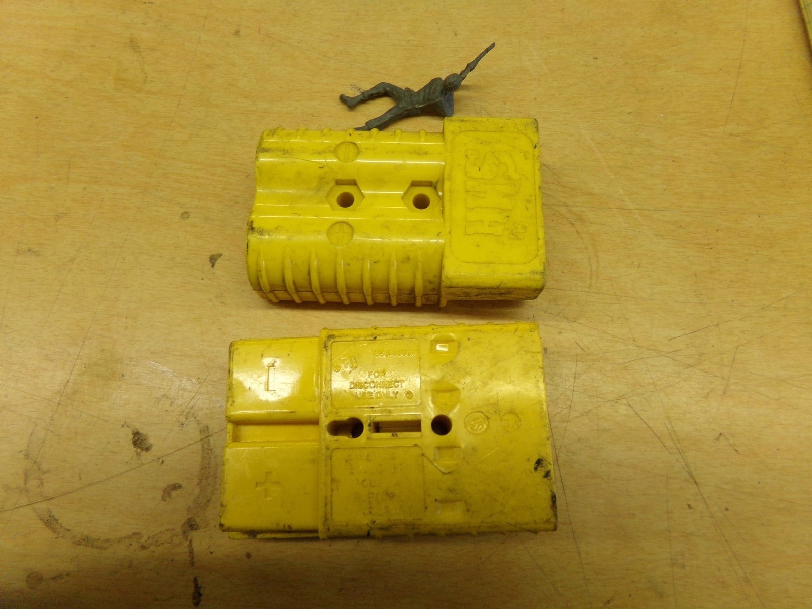 Lot of 2 SMC SMH 350A 600V Yellow Connectors *FREE SHIPPING*
