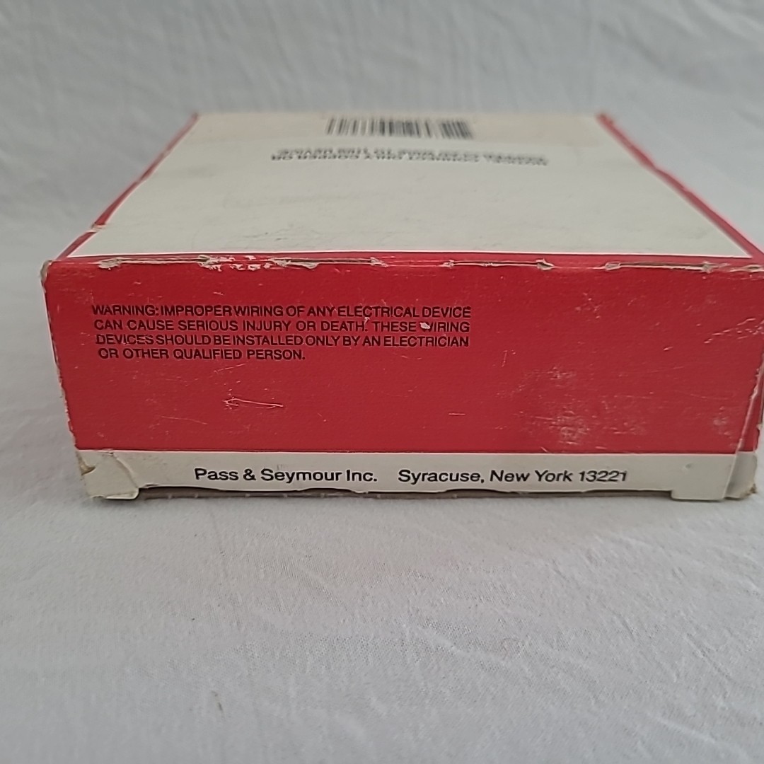 PASS & SEYMOUR 420-I QUAD RECEPTACLE. Leviton 20A-125V. New Open Box.