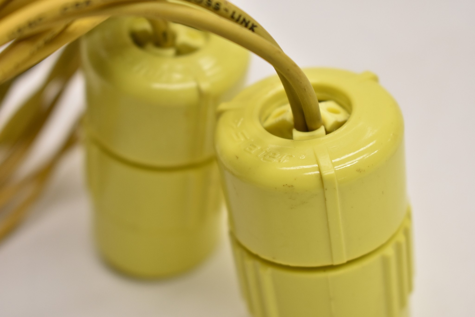 Slater 5-15-R 15A 125V Receptacle w/ cable and Banana Plugs