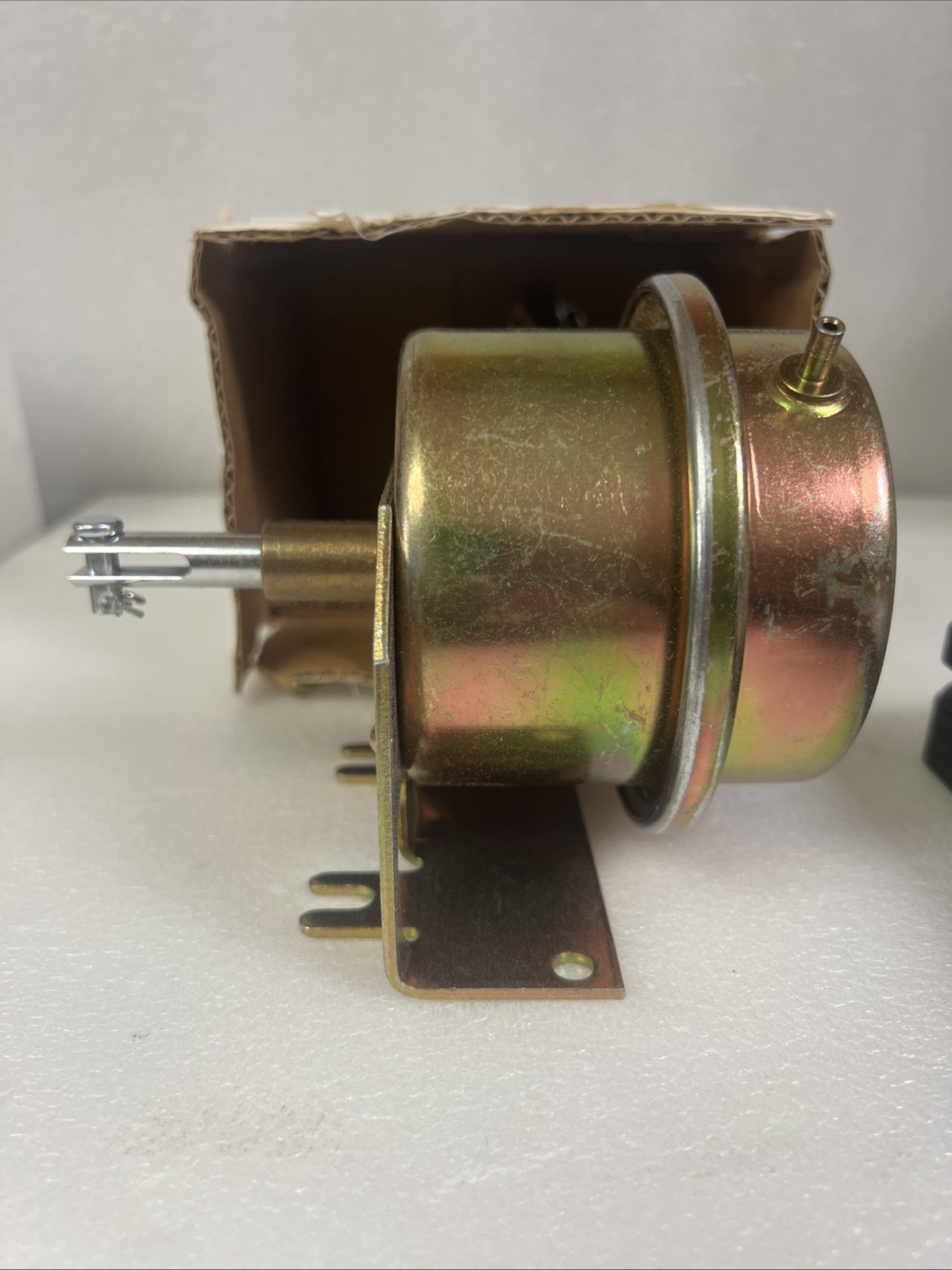 KMC Controls MCP-80313100 Damper Actuator Bronze Bushing Metal, 1-11/16″