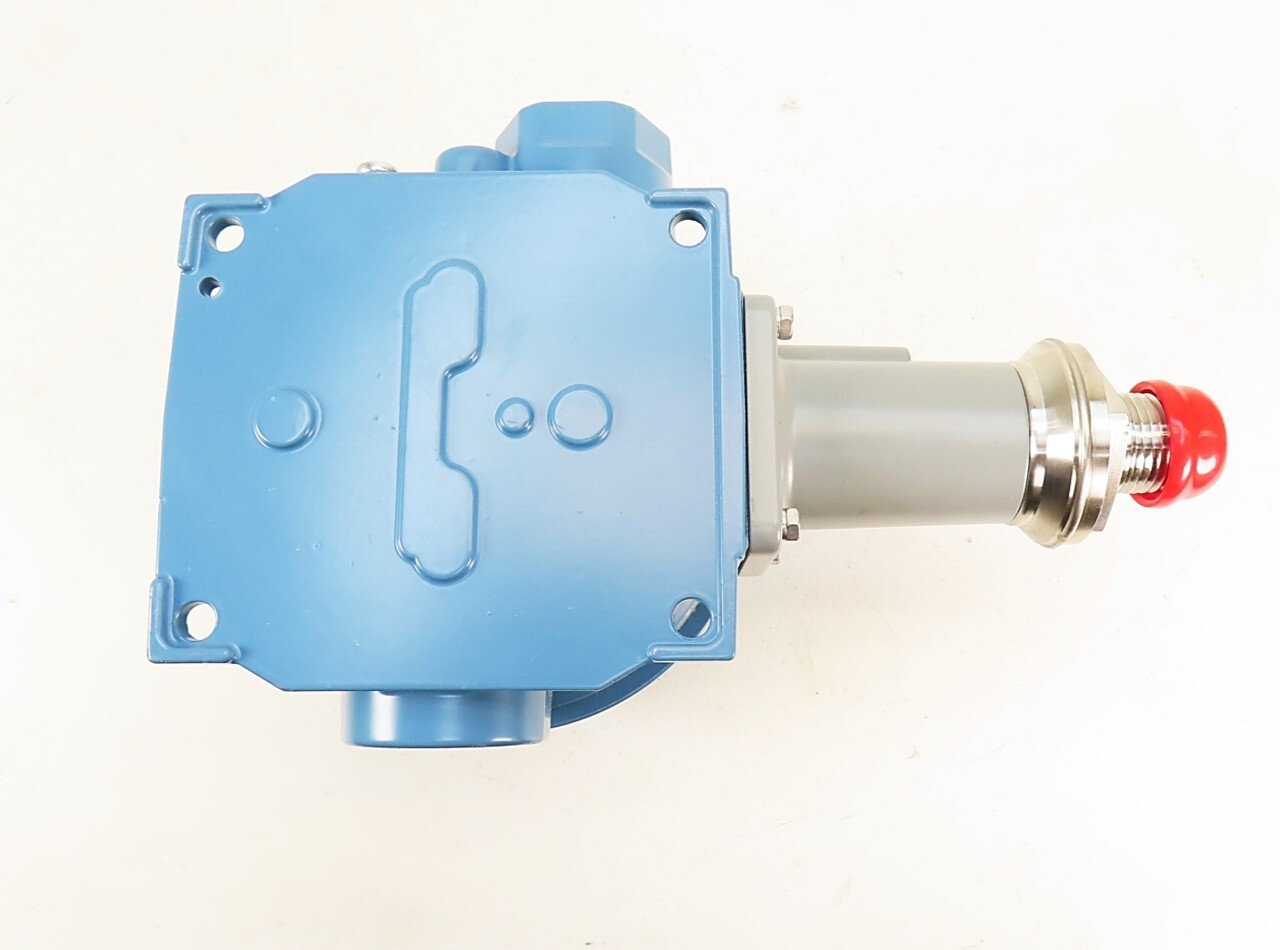 United Electric Controls QJ120-15273 QJ12015273 Pressure Switch 20 to 500PSI NIB