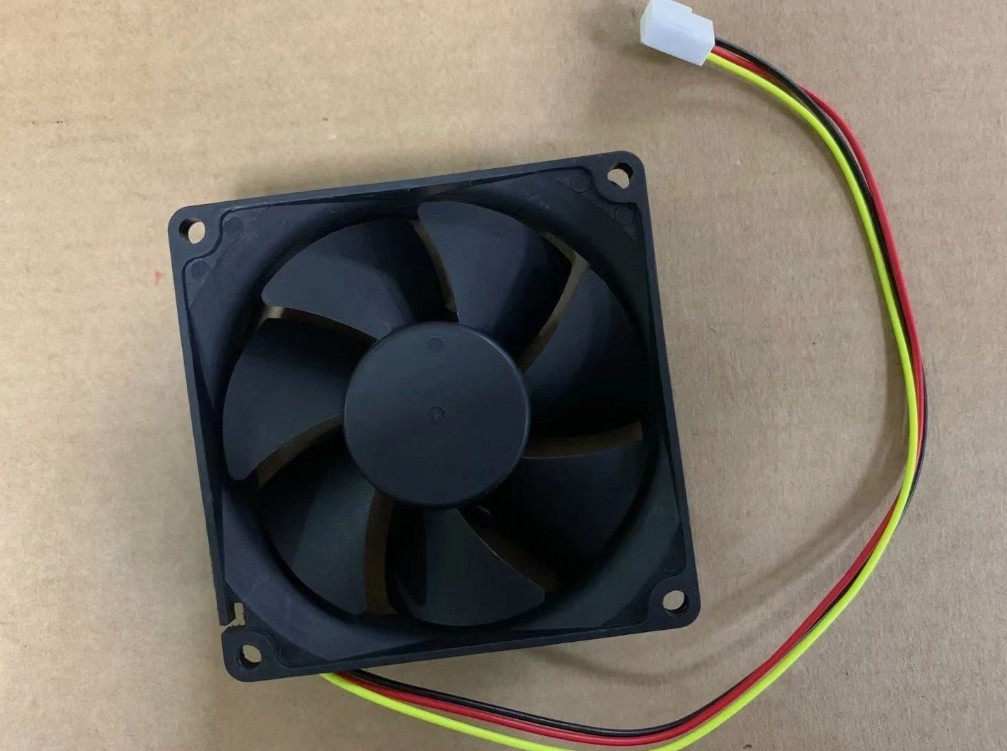 1pcs Y.S.TECH FD128025EB-N 8025 12V 0.45A 3-wire chassis power supply fan 3pin